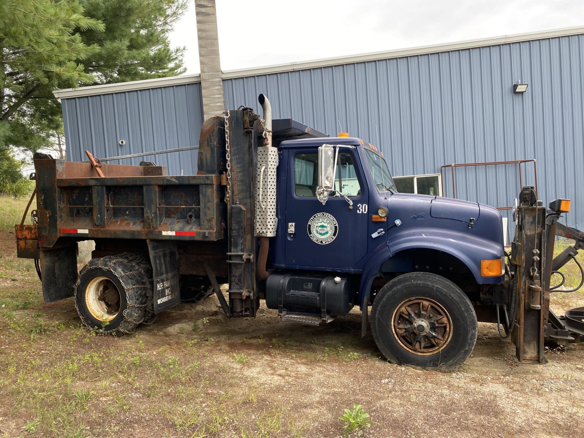 1997 International 4900, DT 466e, 6 Wheel, Auto, Plow/Dump Truck, 8' Bed, 12' Plow, **NO TITLE** - Image 2 of 9