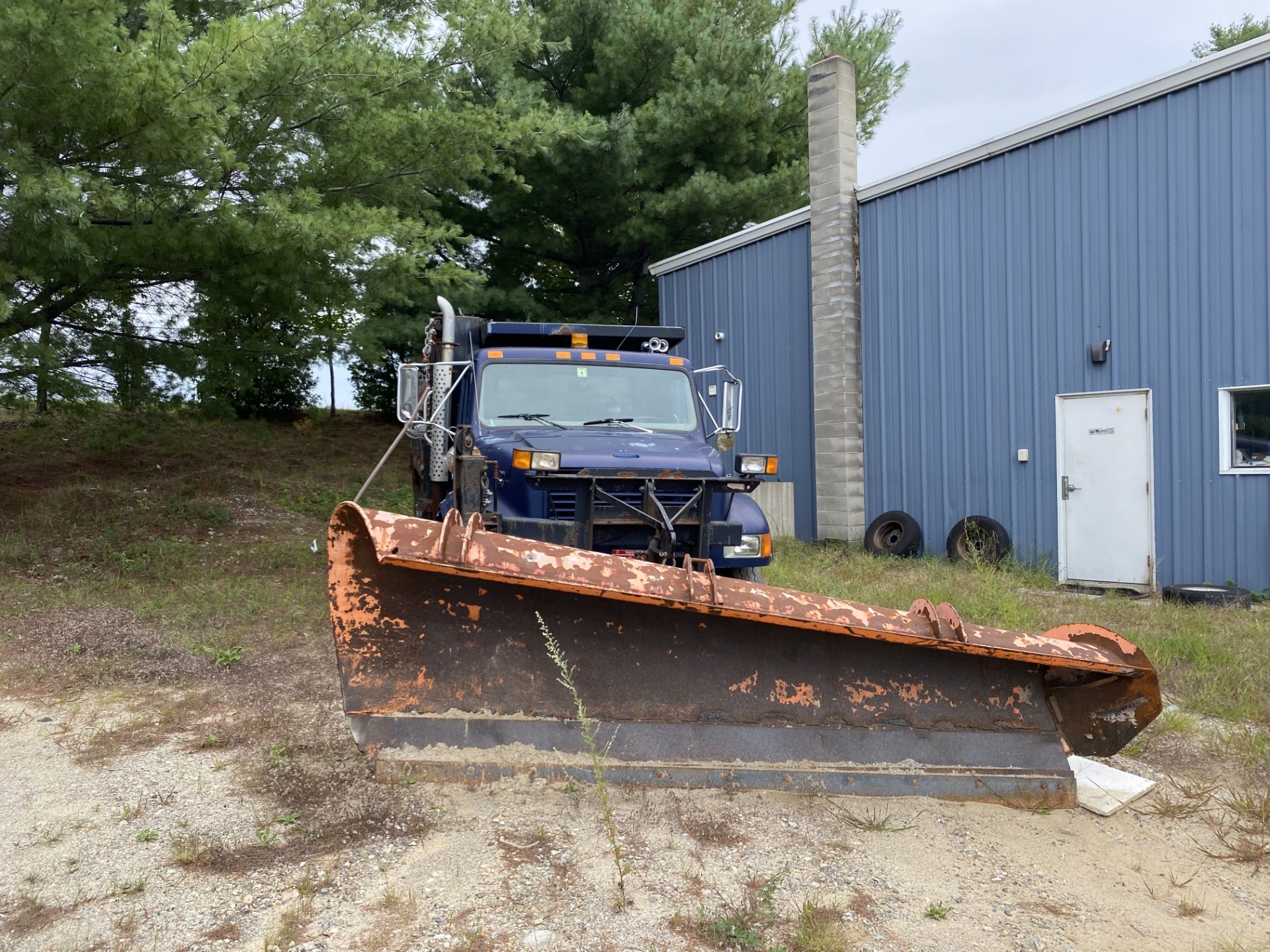 1997 International 4900, DT 466e, 6 Wheel, Auto, Plow/Dump Truck, 8' Bed, 12' Plow, **NO TITLE**