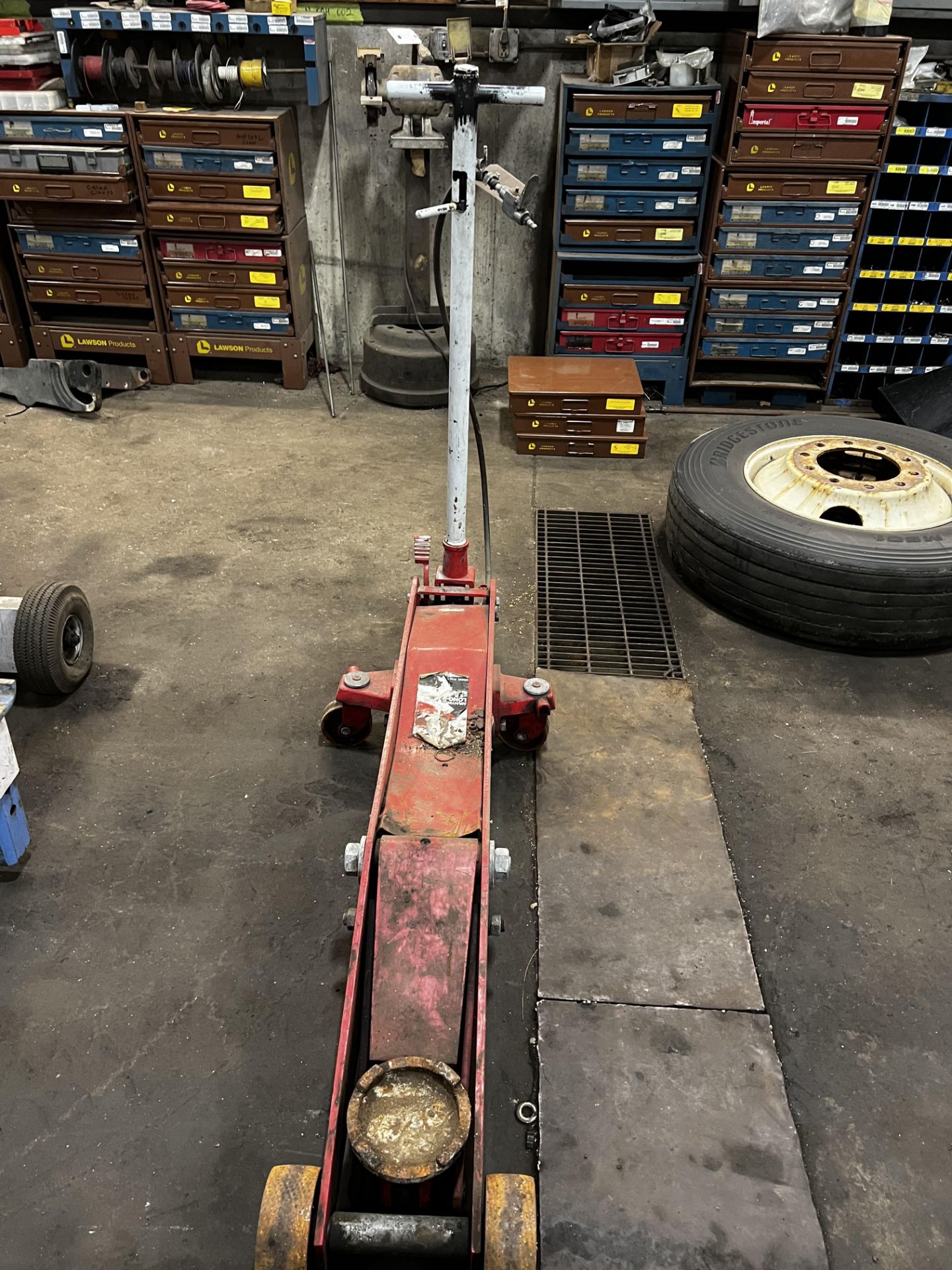 10 Ton Long Reach Pneumatic/Hyd Floor Jack