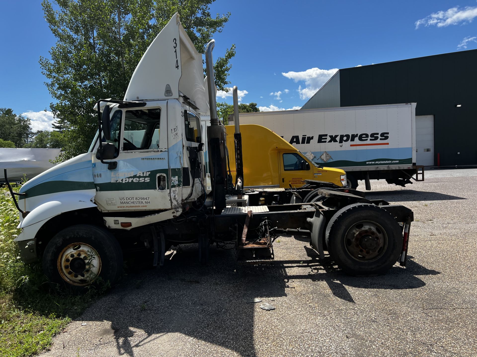 2004 Int'l Single Axle, TranStar 8600, VIN: 1HSHWAHNX4J021128 (PARTS TRUCK)