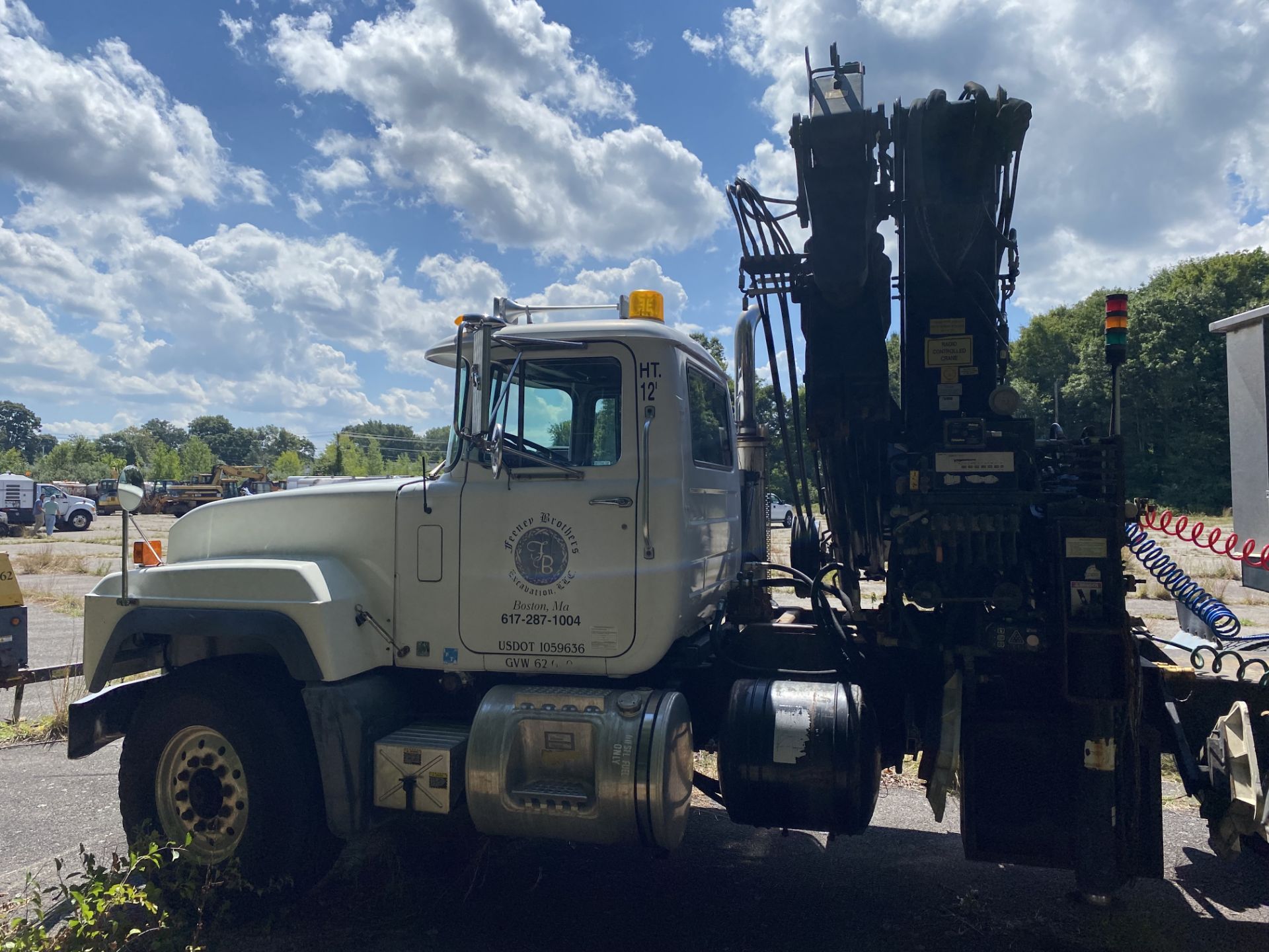 2002 Mack #RD600 10 Wheel Tandem Axle Knuckle Crane Tractor Truck, Eaton 8 Speed Lo & Lo Lo (STARTS) - Image 2 of 2