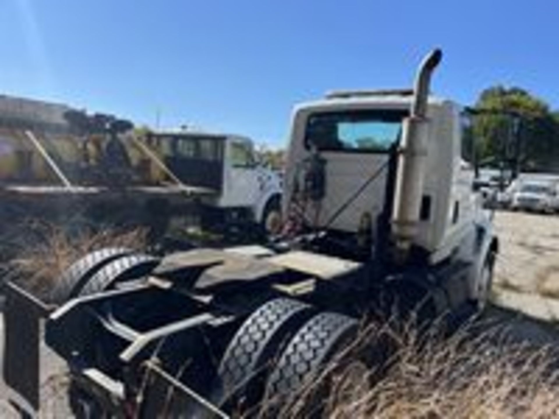 2007 International 8600 6 Wheel Daycab Tractor, 4 x 2, Cummins Diesel Motor, Odom: 416,976, Vin#: - Image 13 of 19