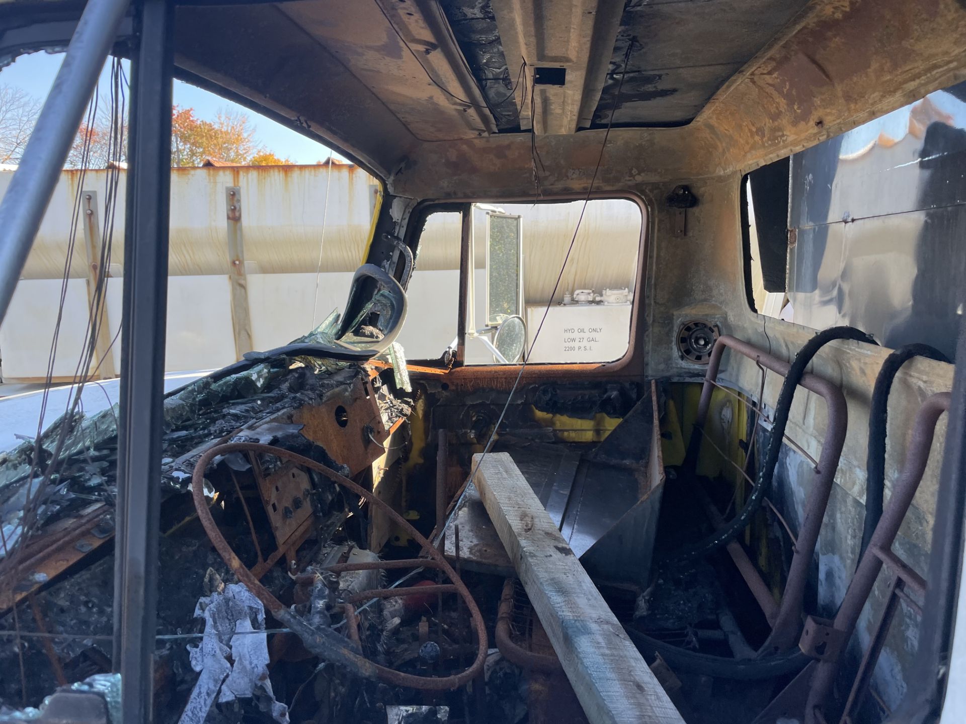 International 4700 Dump Body w/ Warren Sander, 6 wheel, 10' Dump, Parts Truck, Fire Damage w/ Plow - Image 6 of 6