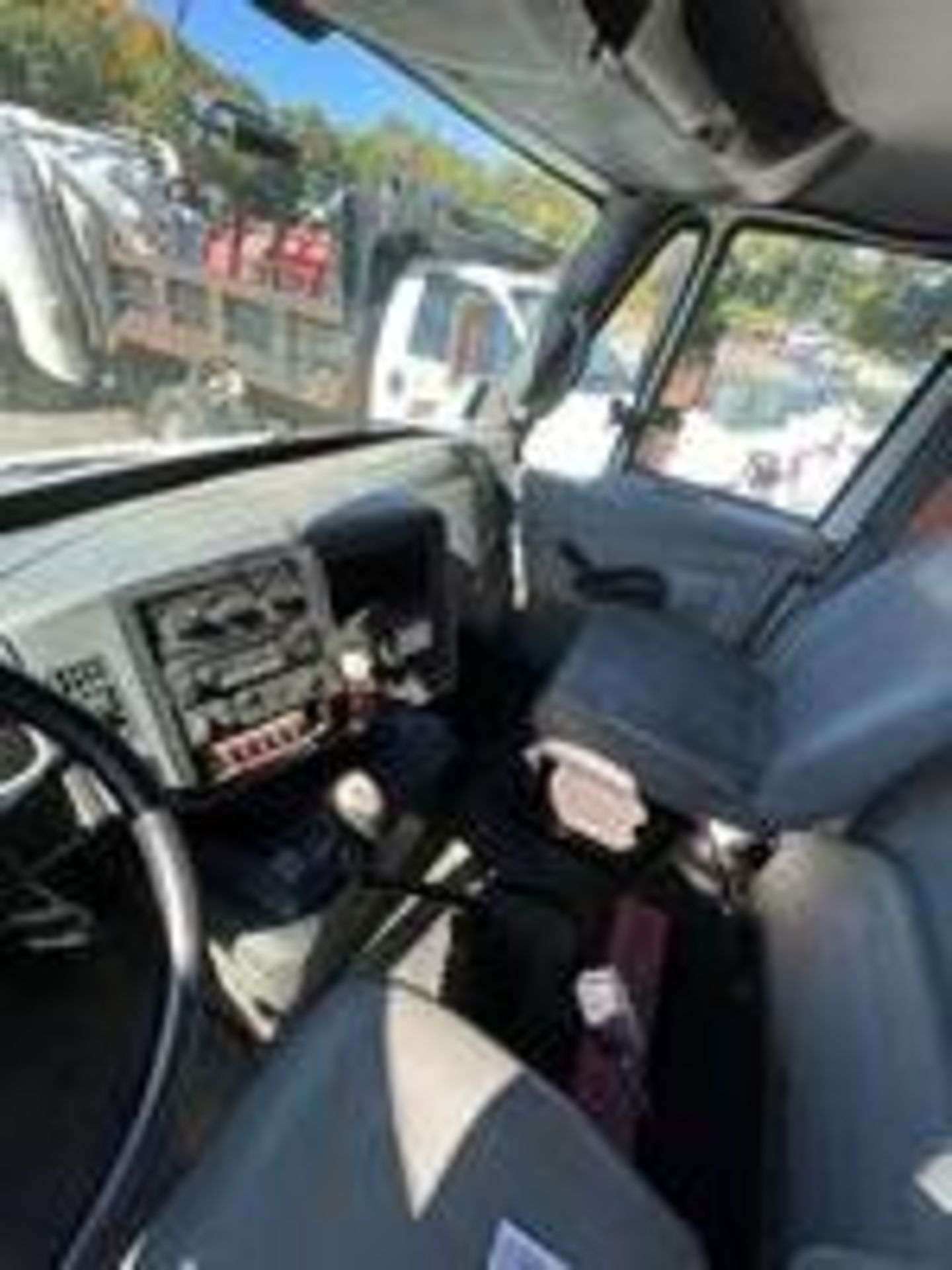 2007 International 8600 6 Wheel Daycab Tractor, 4 x 2, Cummins Diesel Motor, Odom: 416,976, Vin#: - Image 17 of 19