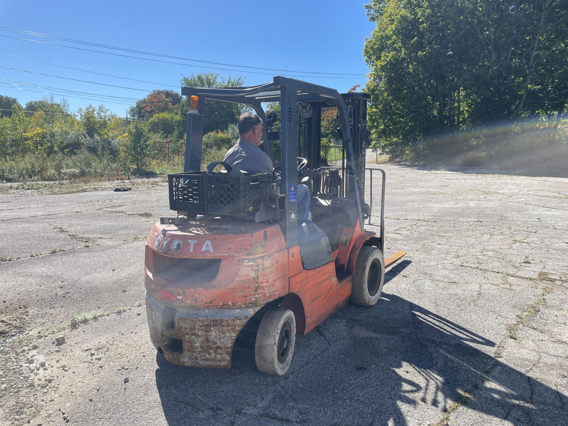 Toyota #7FGU25 Gasoline Forklift, 189" Lift Cap, 80" Triple Mast, Sideshift, Solid Tires, 5' Forks s - Image 2 of 7