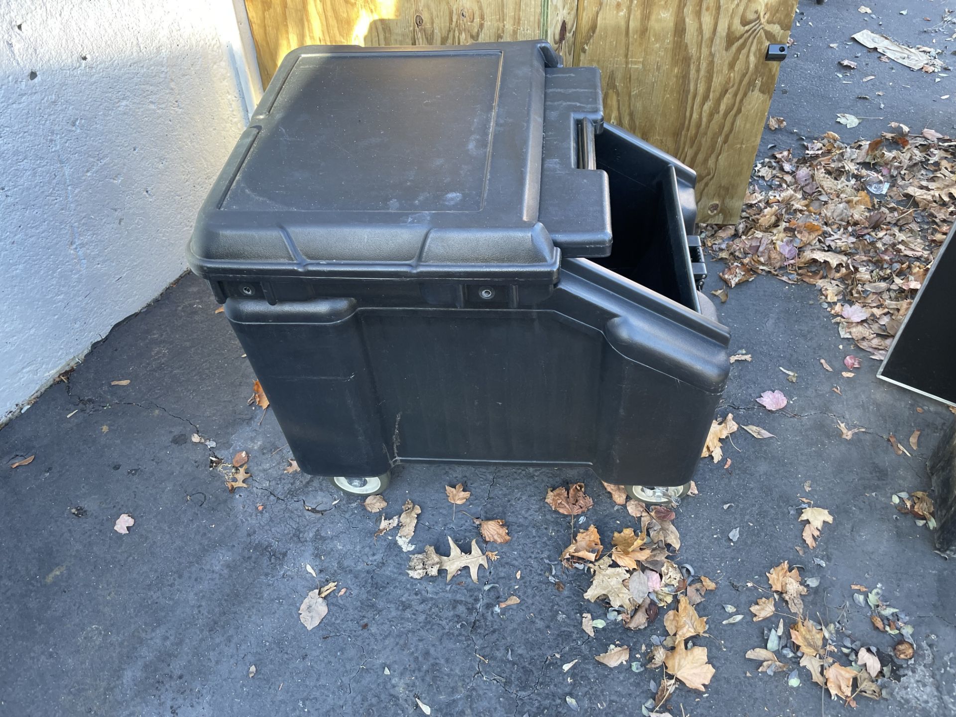 Rubbermaid Portable Ice Bin