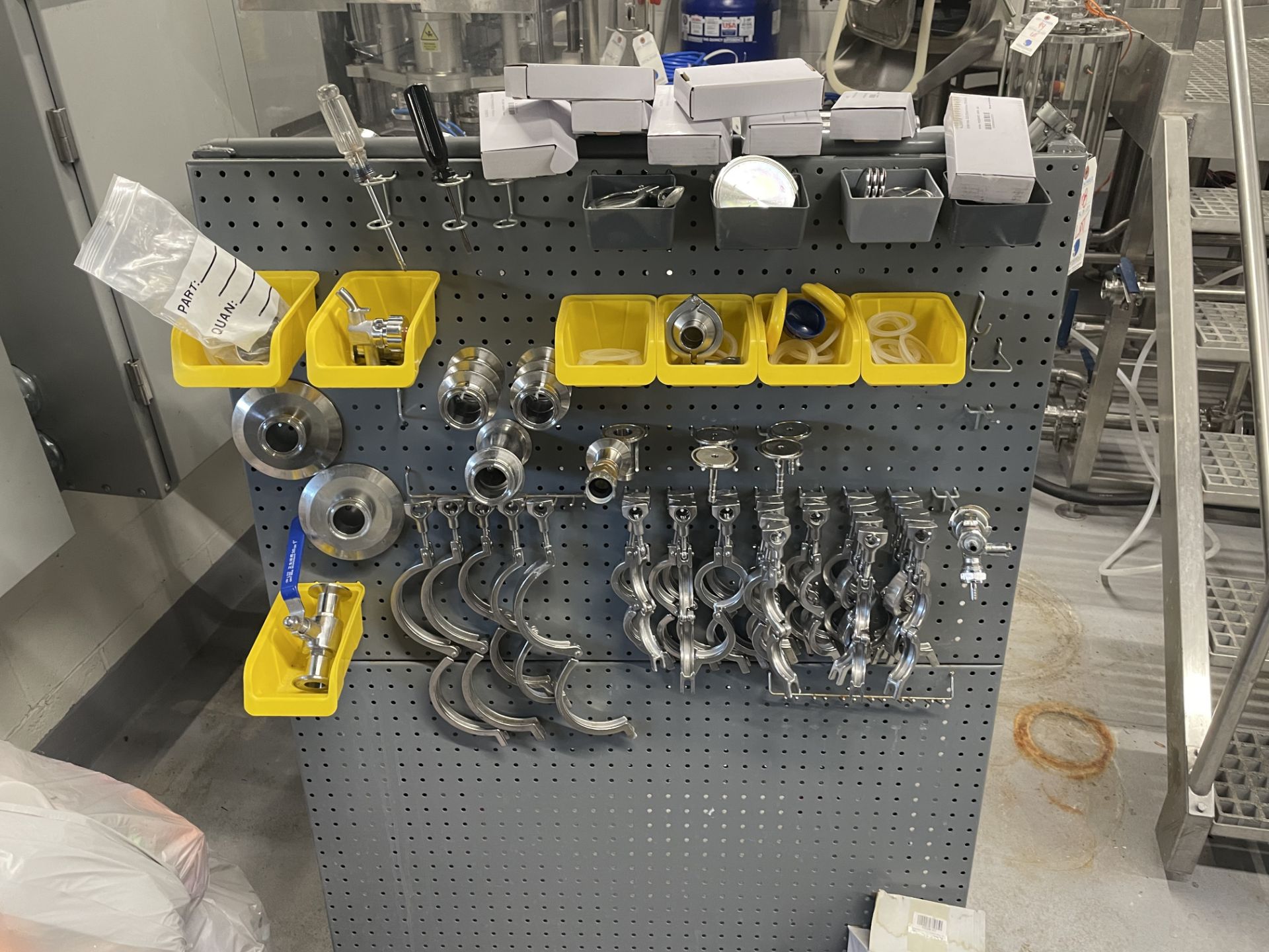 {LOT} Cart w/Parts c/o: C-Clamps, Gaskets, & Other Clamps