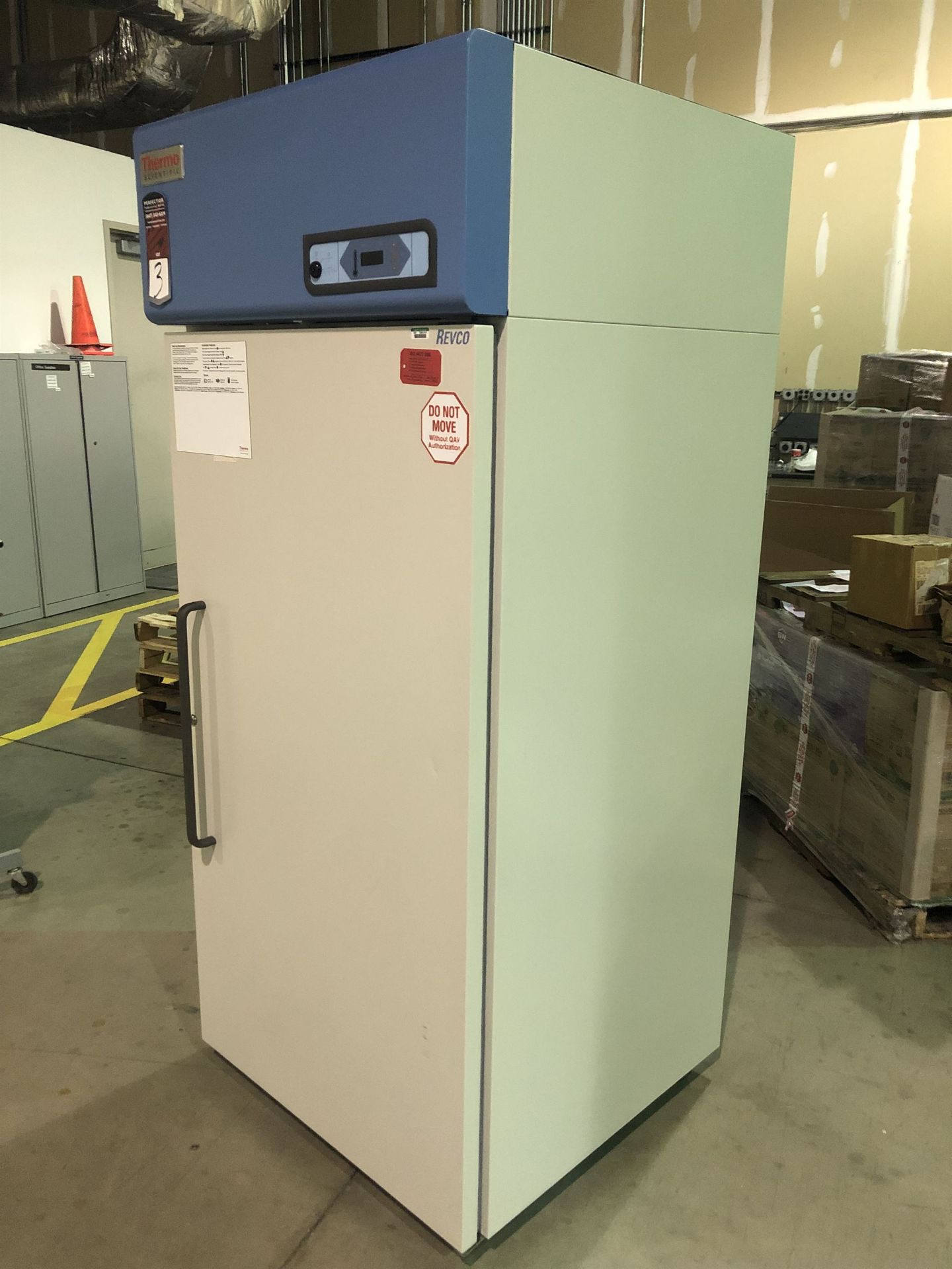 THERMO FISHER SCIENTIFIC REL3004A Commercial Laboratory Refrigerator, s/n 33004R0A0ZZDJ00A - Image 2 of 5