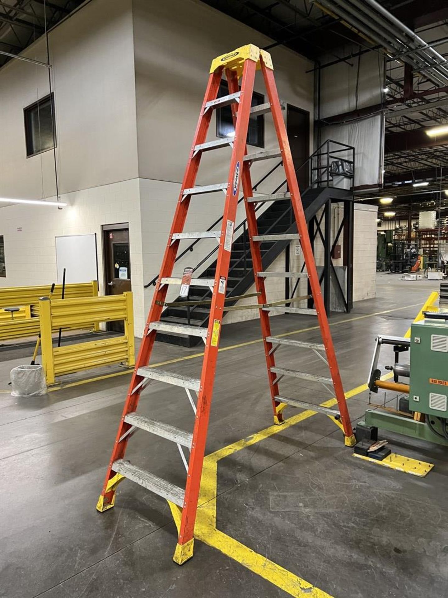 WERNER 10' Fiberglass Step Ladder