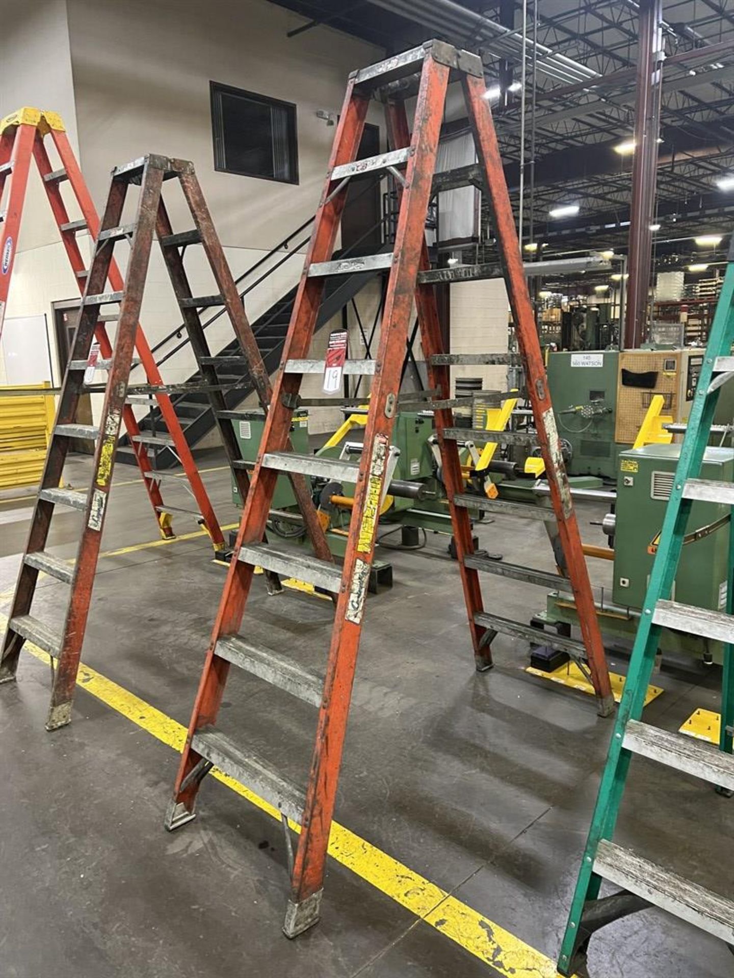 LOUISVILLE 8' Fiberglass Step Ladder