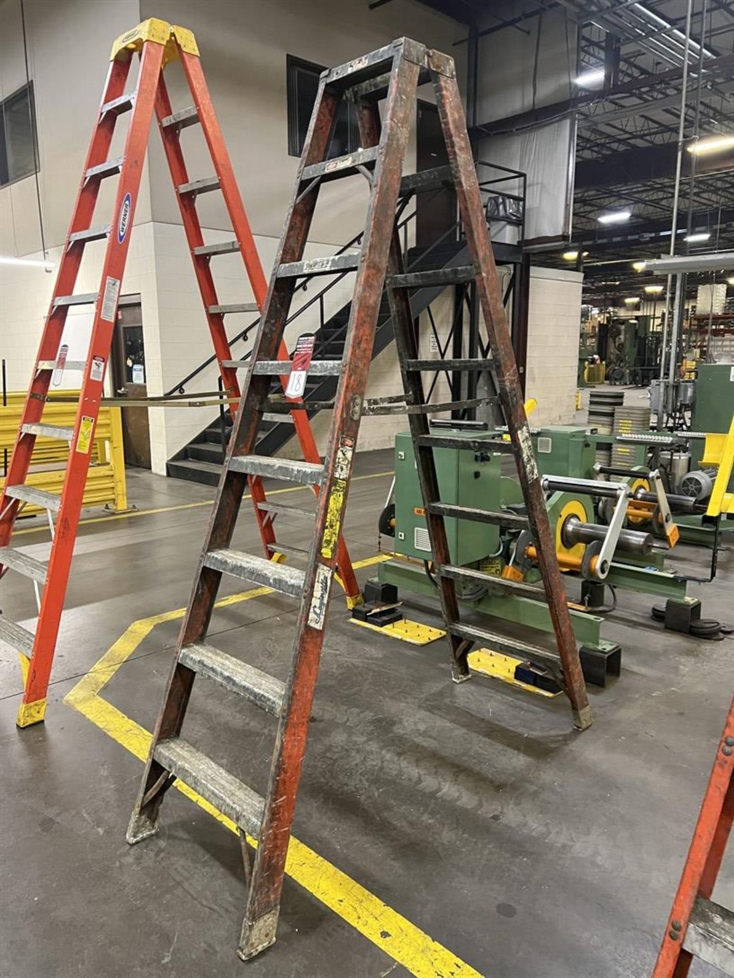 LOUISVILLE 8' Fiberglass Step Ladder