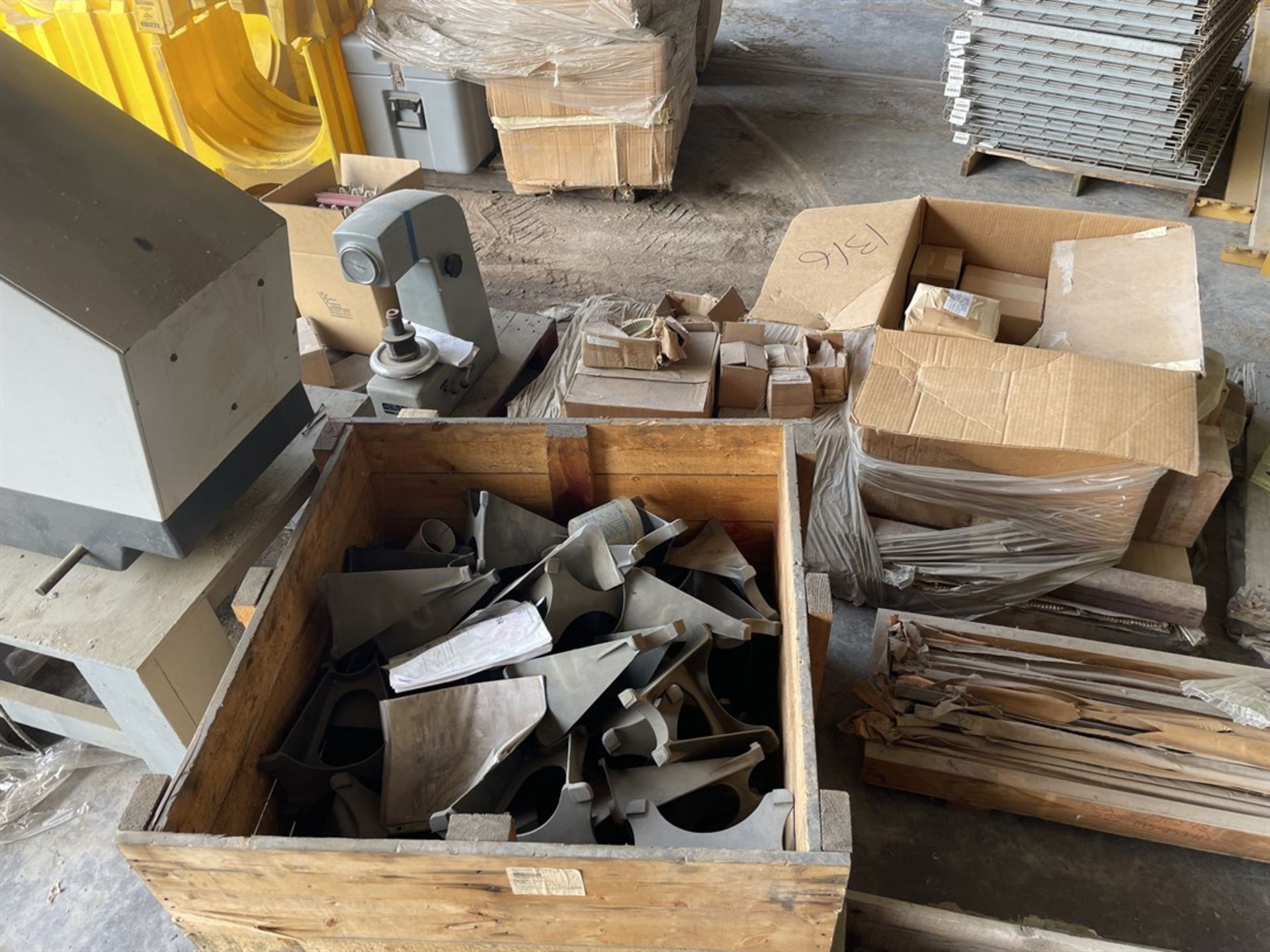 Large Lot of Assorted Scrap Metal Including Steel and Aluminum - Image 5 of 7