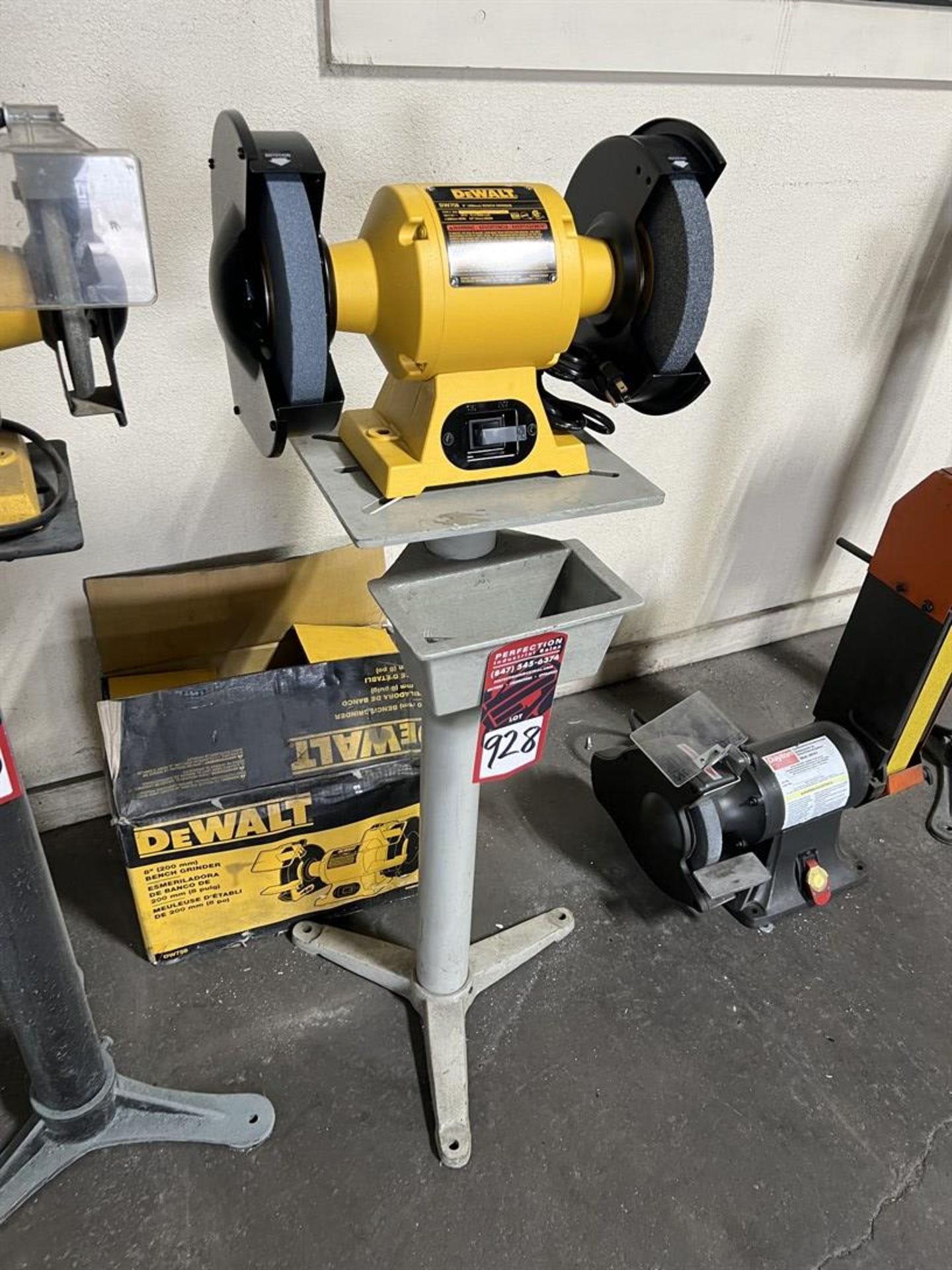 DEWALT DW758 8" Pedestal Grinder