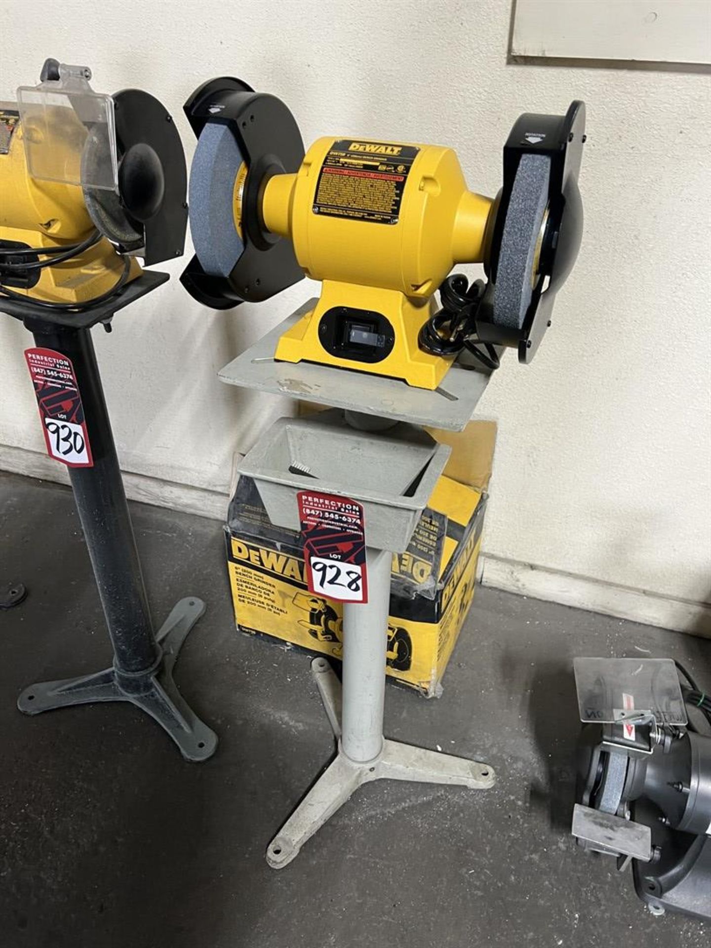 DEWALT DW758 8" Pedestal Grinder - Image 2 of 5