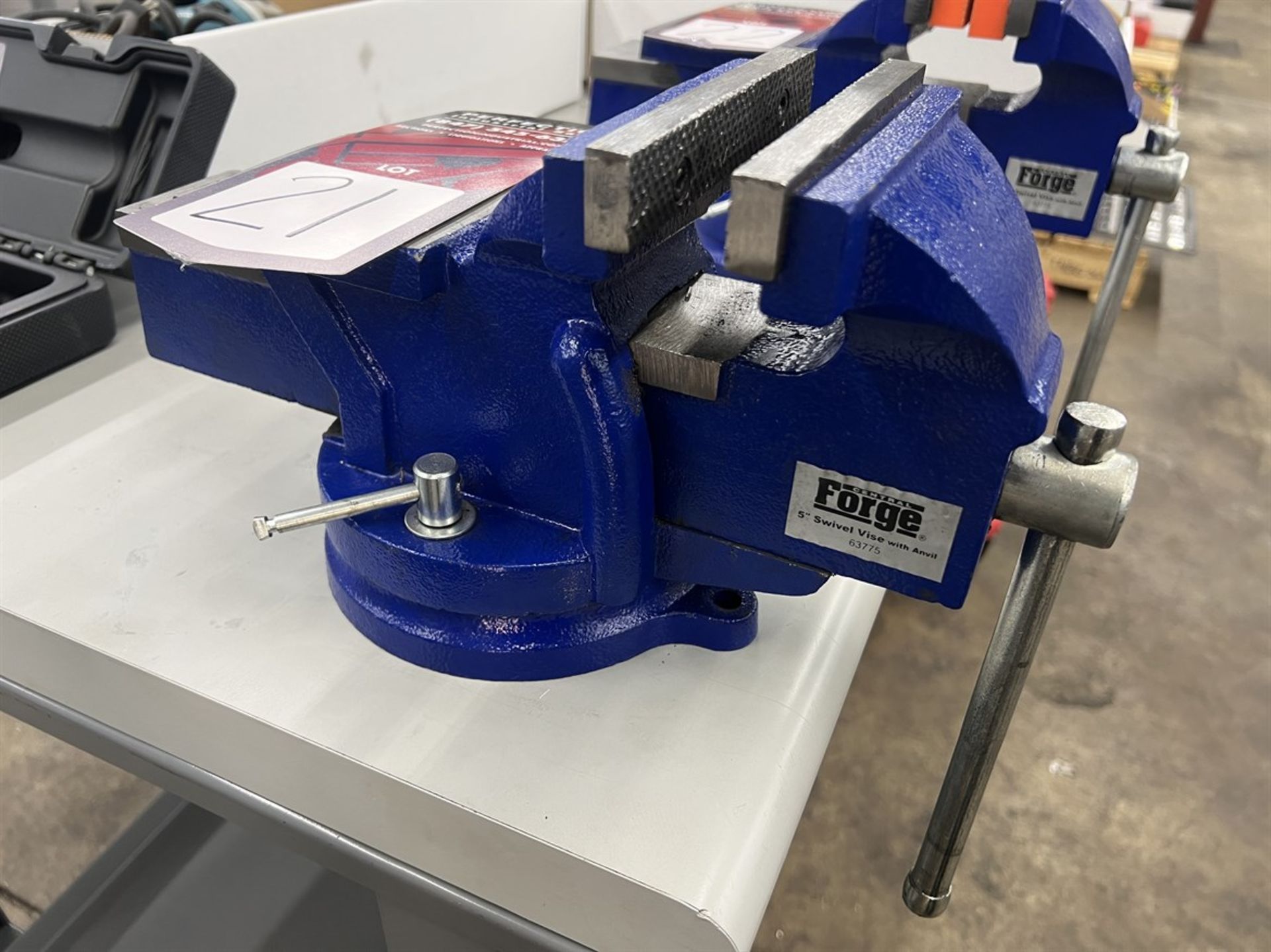 CENTRAL FORGE 5" Swivel Vise