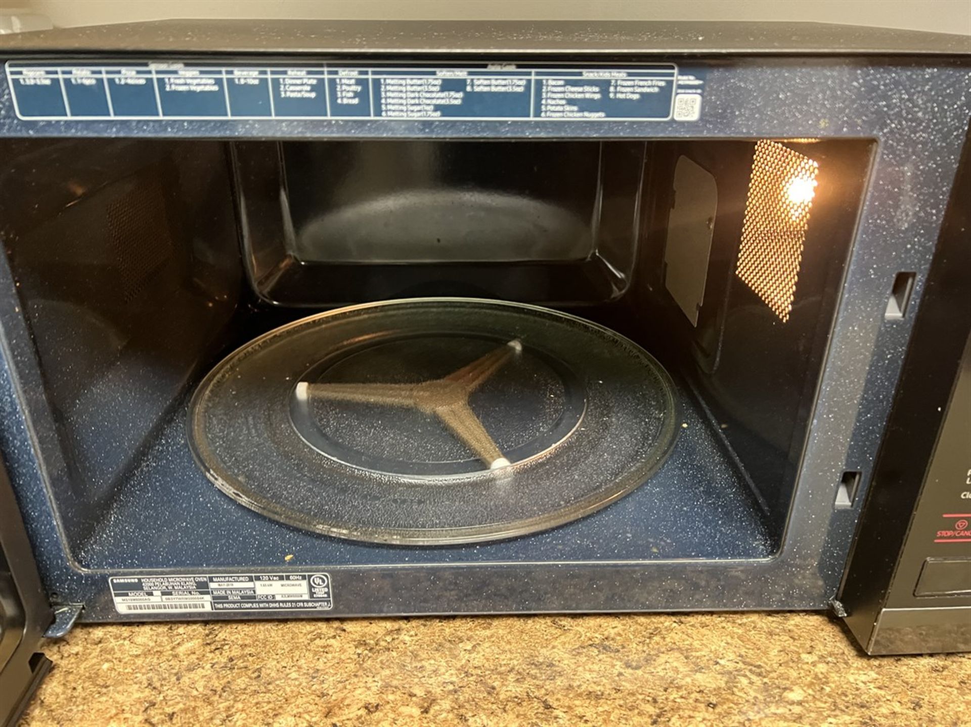 SAMSUNG MS19M8000AG Microwave w/ Oster Toaster - Image 3 of 3