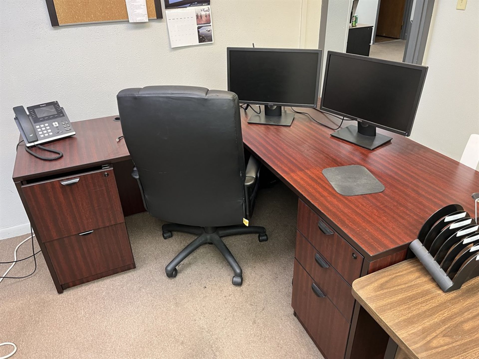 Lot consisting of Corner Desk and Monitors - Image 2 of 2