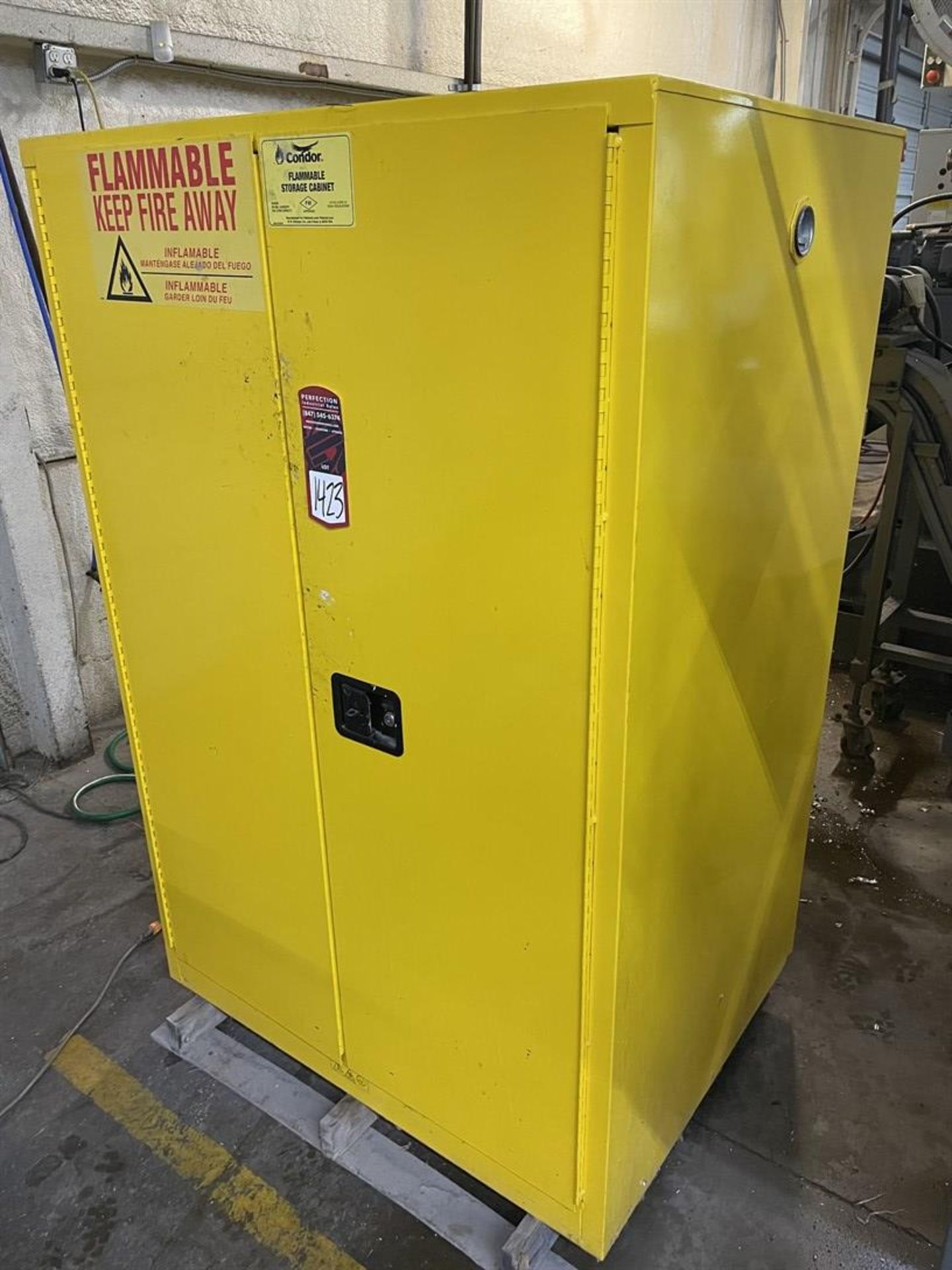 CONDOR 45AE85 90 Gallon Capacity Flammable Cabinet