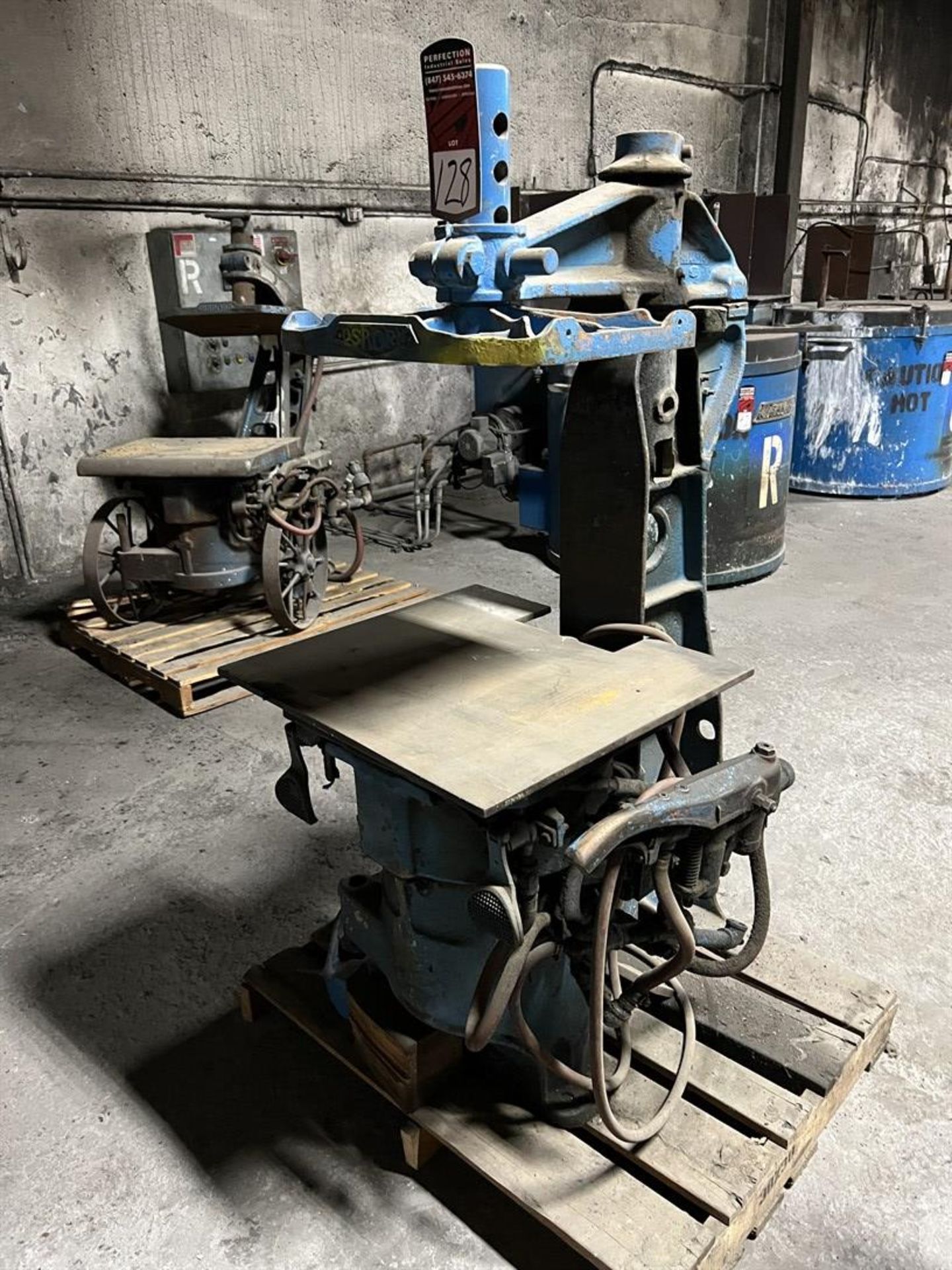 OSBORN Pneumatic Vertical Molding Press, 22x24" Table