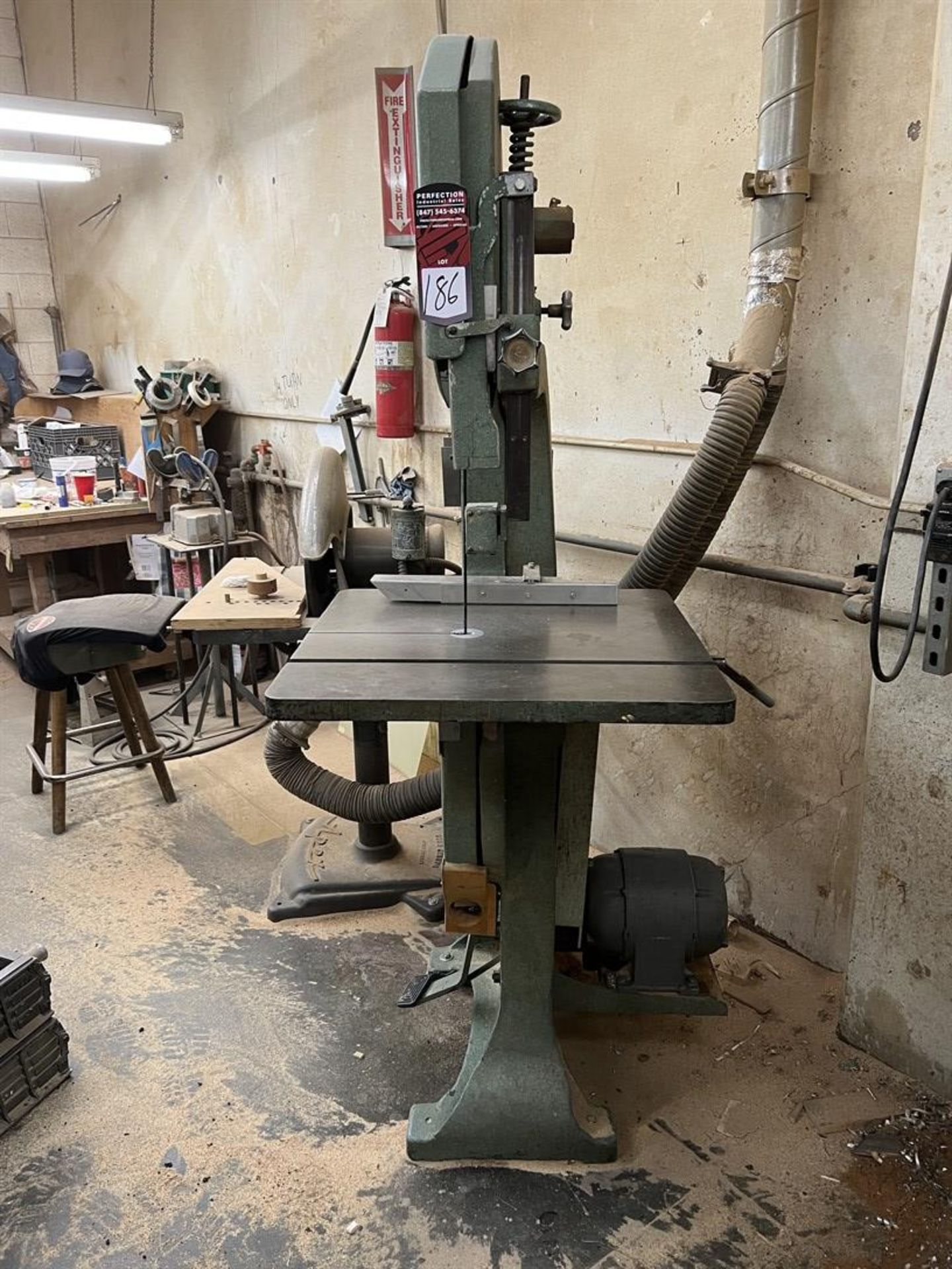 DAVIS & WELLS Vertical Bandsaw, 19.5” Throat, 26” x 26” Table - Image 3 of 4