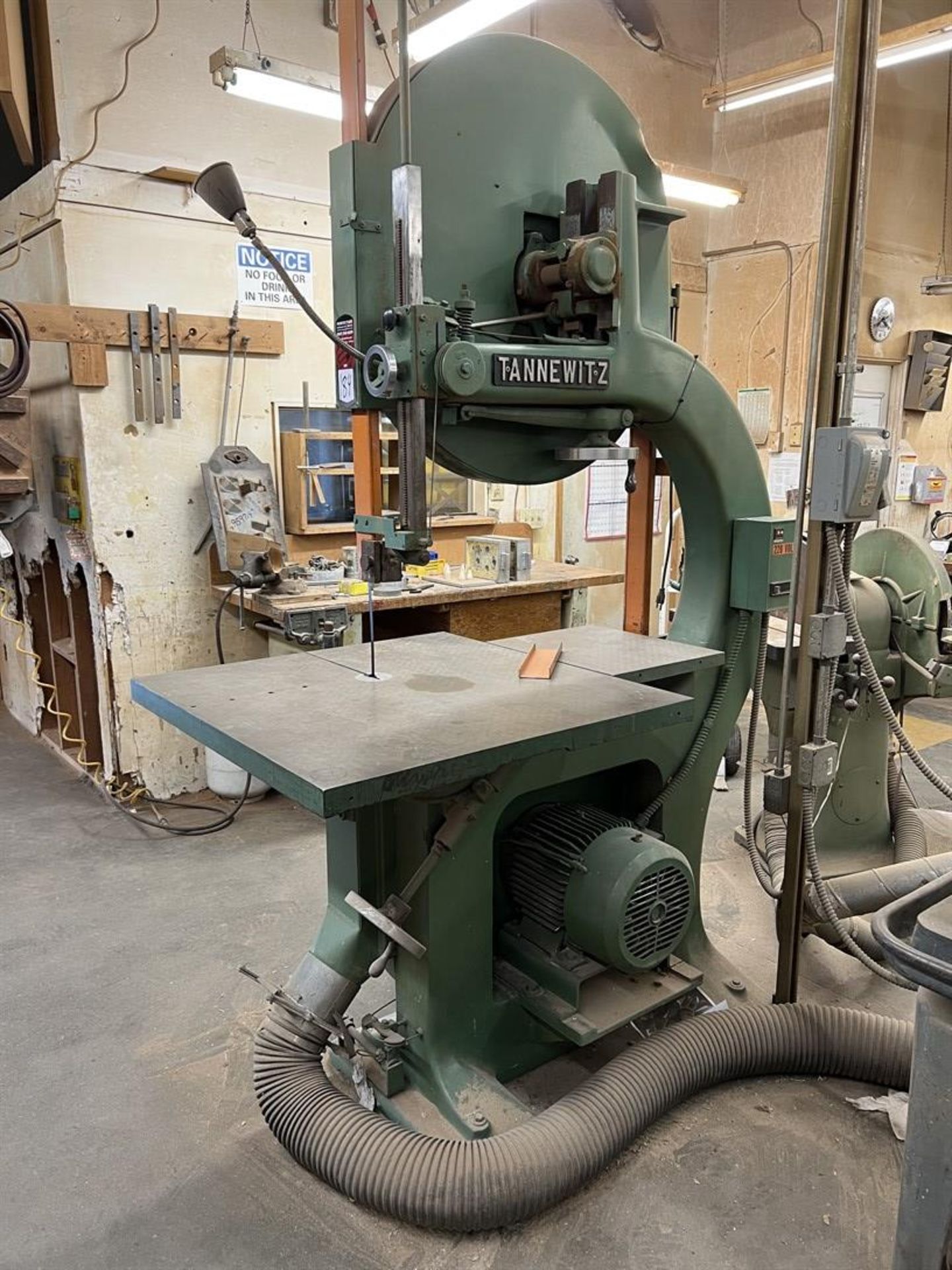 TENNEWITZ GH Vertical Bandsaw, s/n 78081, 36” Throat, 37” x 36” Table - Image 2 of 5