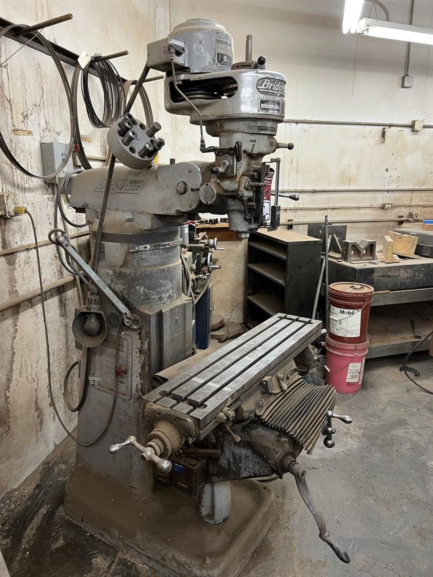 BRIDGEPORT Milling Machine, s/n 1498862, 9” x 42” Table, 80-2720 Spindle Speed, Power Feed, 1.5 HP - Image 2 of 8