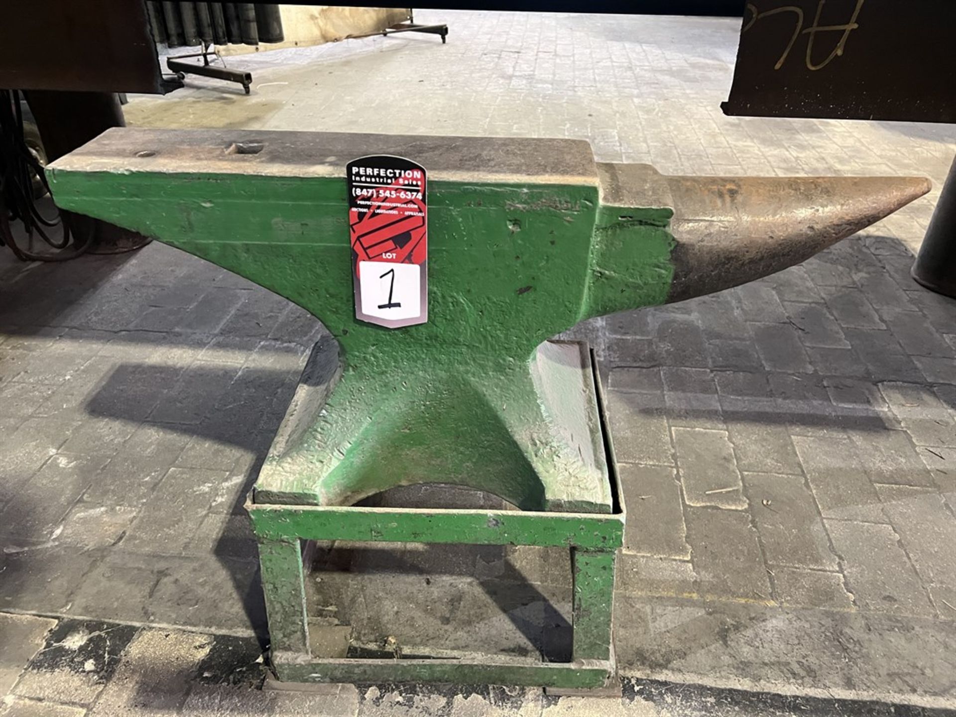 ANVIL 35"L x 6"W x 16"T, 460 Lbs, w/ Base (Building 44)