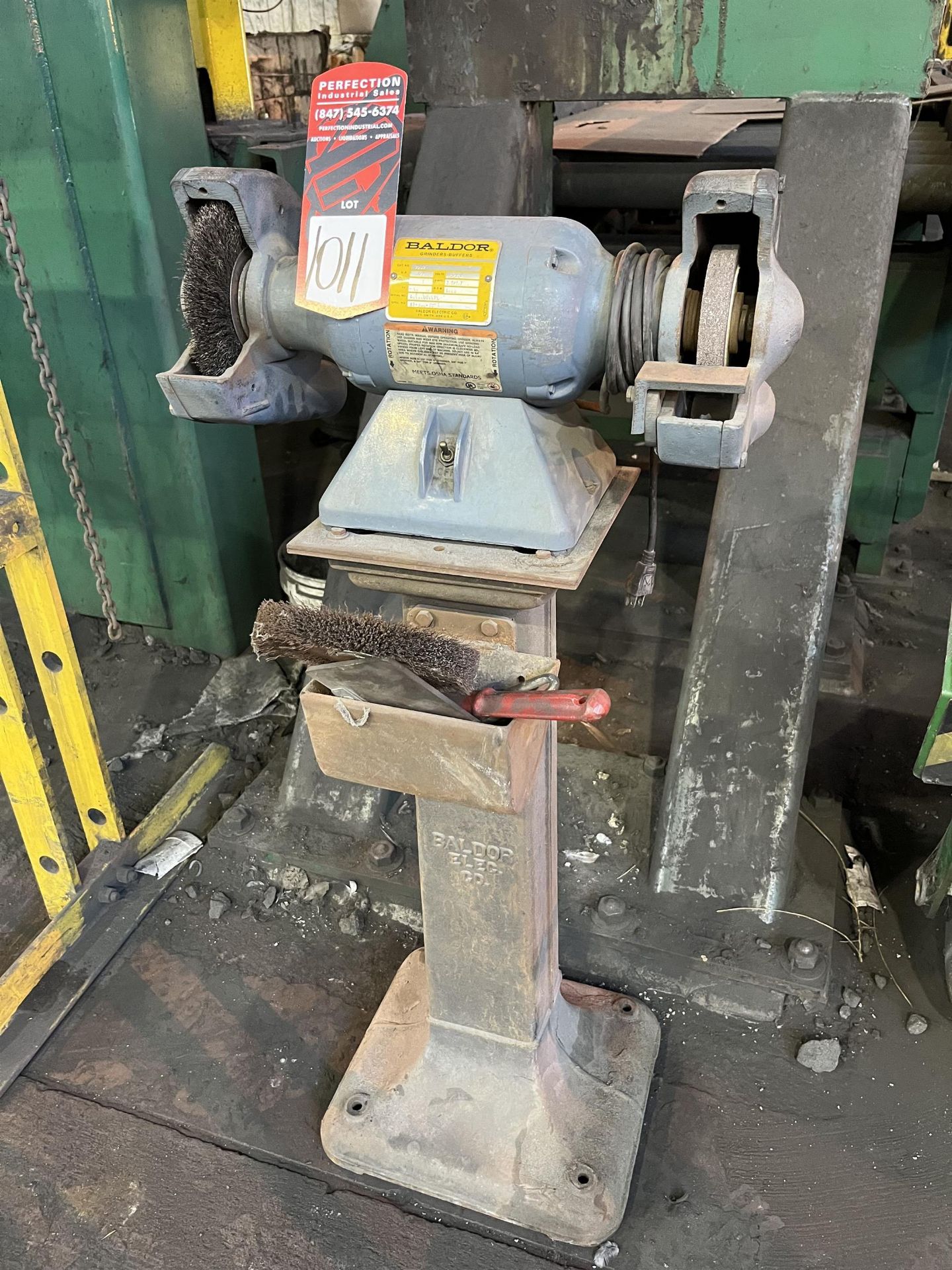 BALDOR 7" Pedestal Grinder