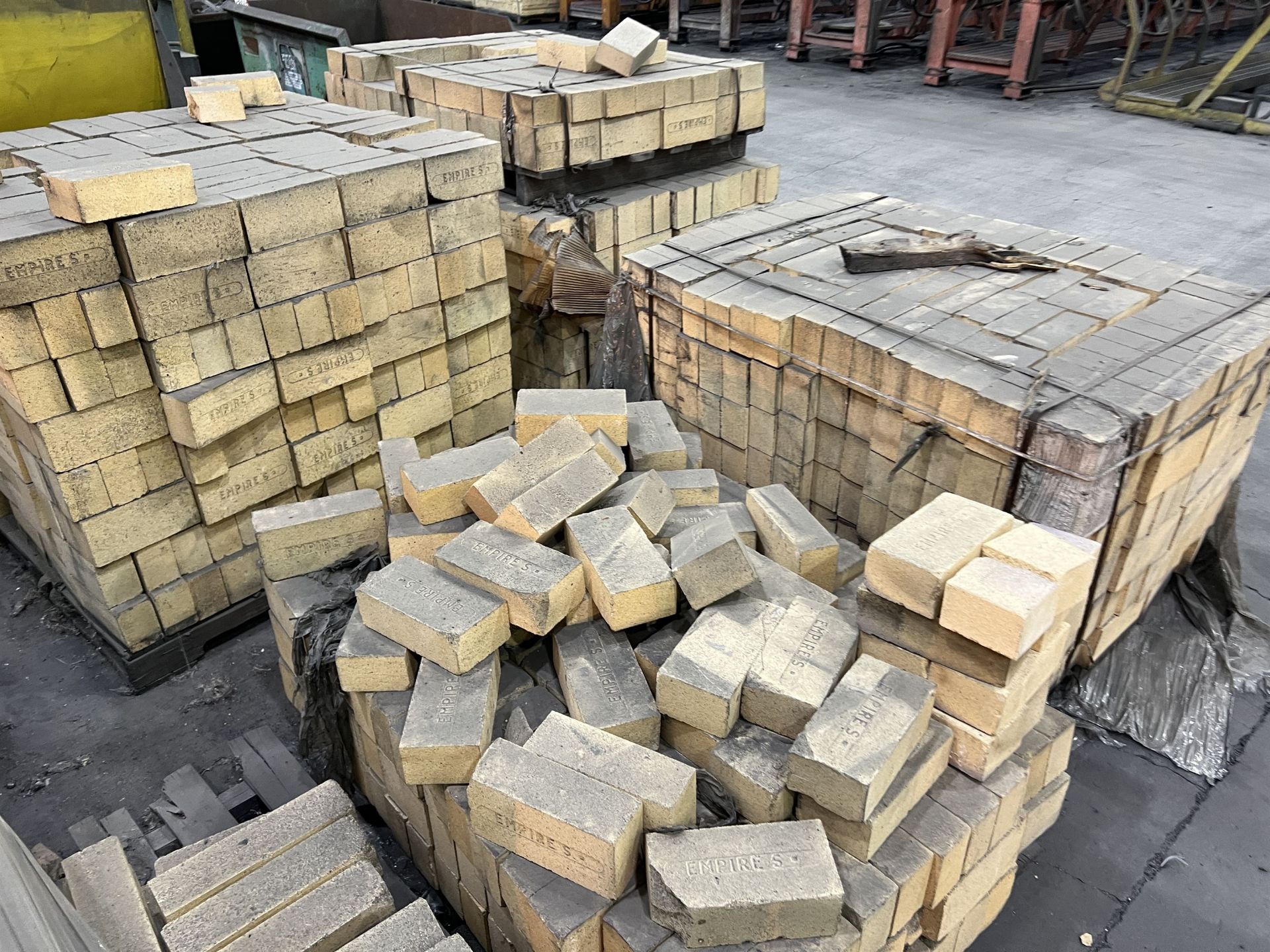 Lot of (9) Pallets of EMPIRE S Carbon Baking Straight Brick, 9" x 4.5" x 3" Bricks - Image 5 of 5