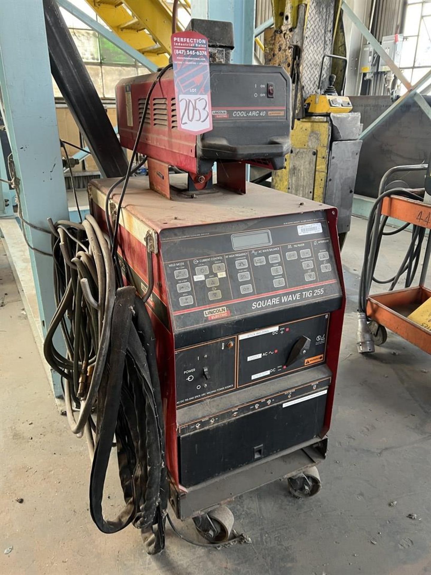 LINCOLN Square Wave TIG 255 TIG Welder, s/n U1950711194, w/ Cool Arc 40 Chiller - Image 2 of 5