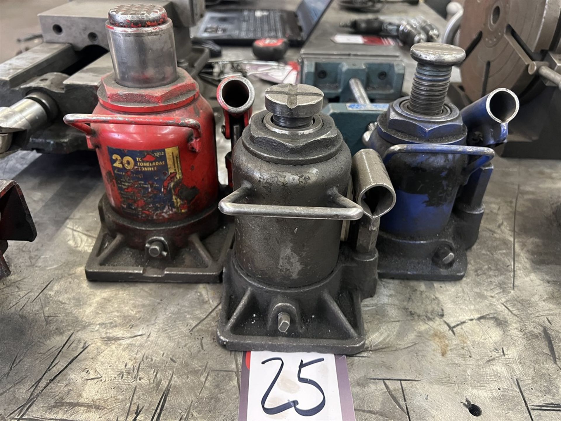 Lot Comprising 20-Ton and 10-Ton Bottle Jacks, (Fab Shop)