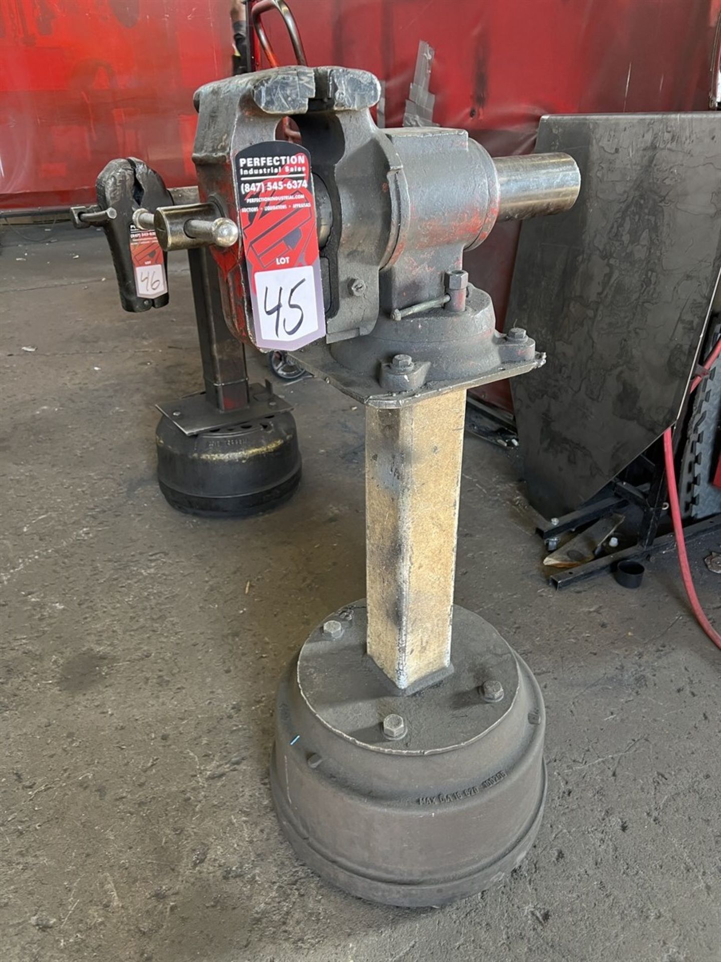 6" Bench Vise on Pedestal, (Fab Shop)