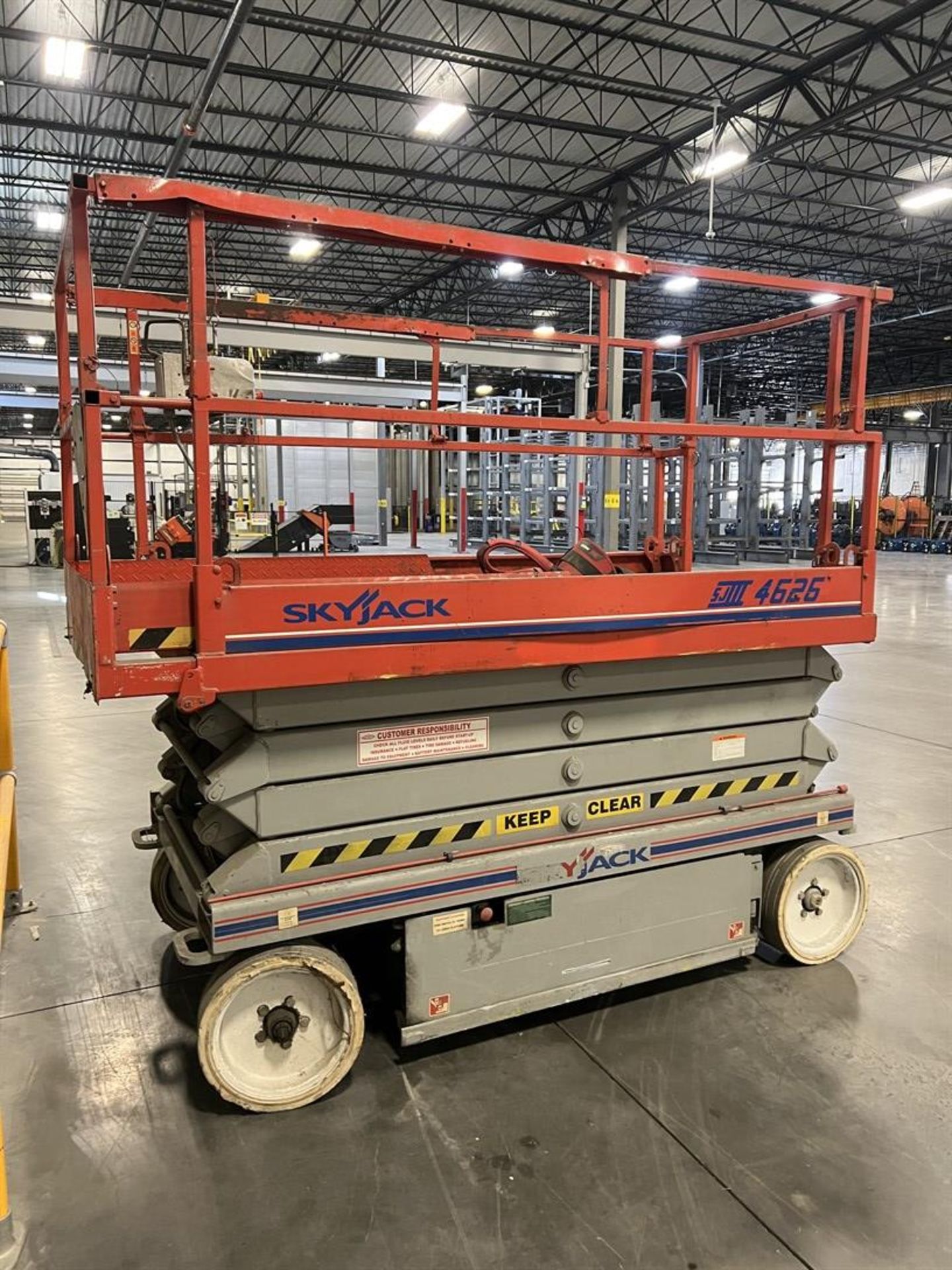 SKYJACK SJIII 4626 Scissor Lift, s/n 70002262, 26' Drive/Platform Height, 1000 LB/3-Person Capacity, - Image 3 of 6