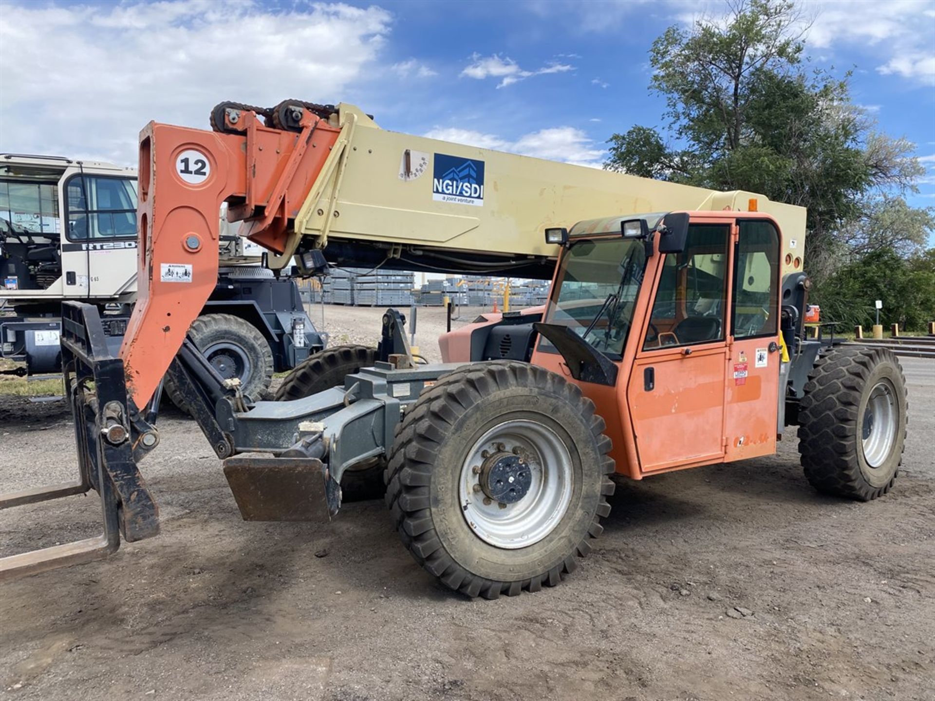 2010 JLG G12-55A Telehandler, 12,000 LB Capacity, 55' Max Lift Height, 10 Degree Frame Leveling, 20 - Image 5 of 18