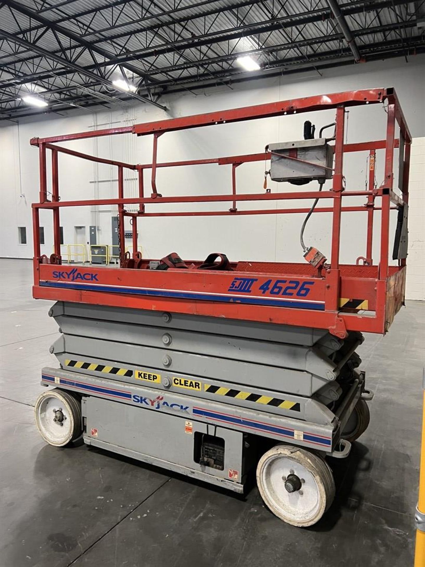 SKYJACK SJIII 4626 Scissor Lift, s/n 70002262, 26' Drive/Platform Height, 1000 LB/3-Person Capacity, - Image 4 of 6