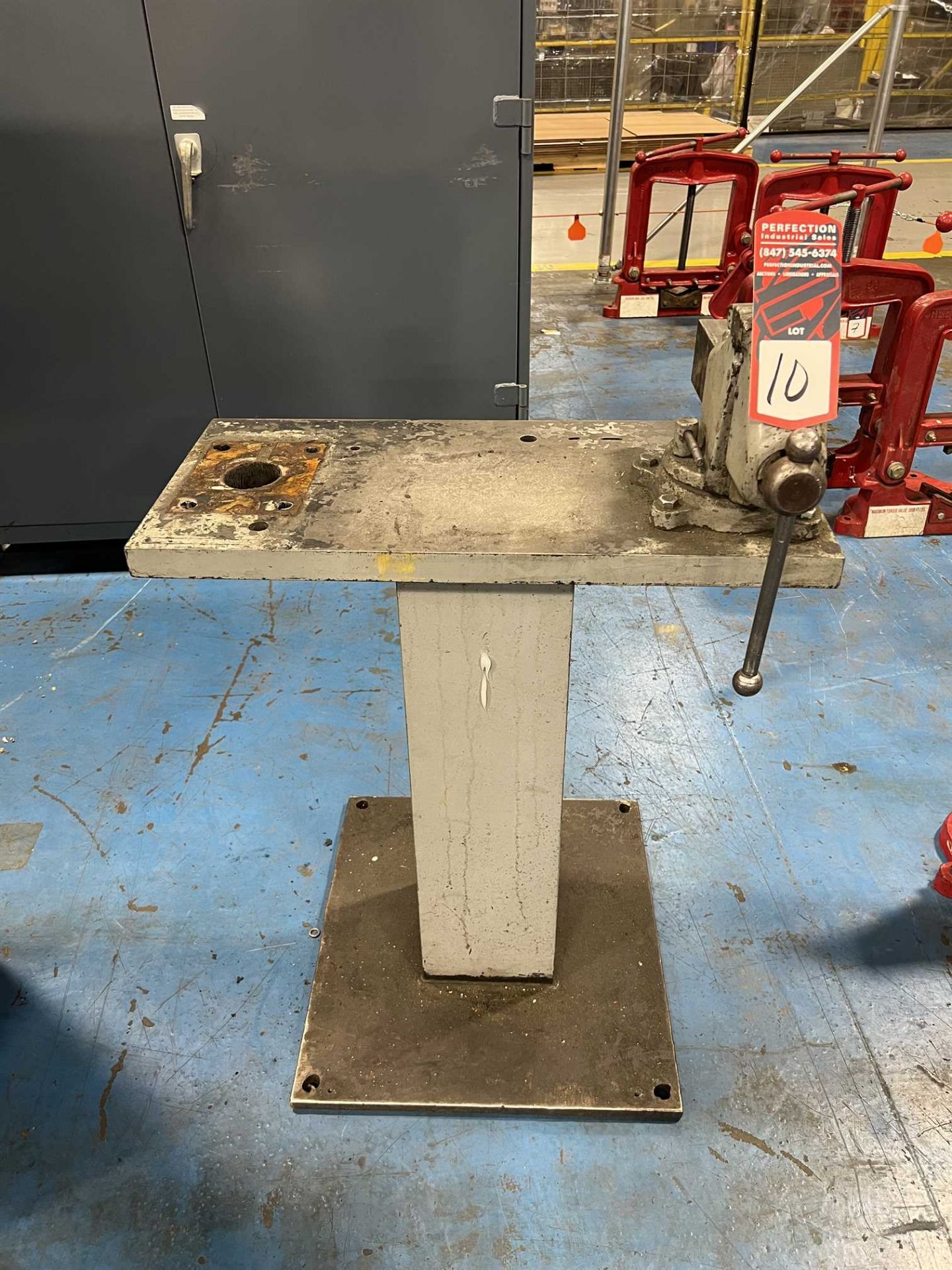 REED 3.5" Bench Vise on Stand (Located in Conroe, TX)