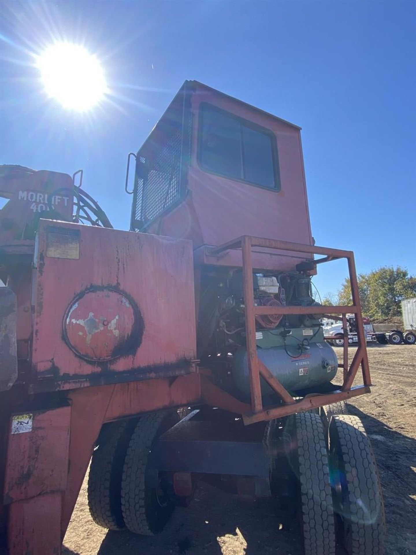 2004 MORBARK 1300A Tub Grinder, s/n 571347, w/ CAT 1050 hp Engine, Compressor, MORLIFT 400 Hydraulic - Image 5 of 8