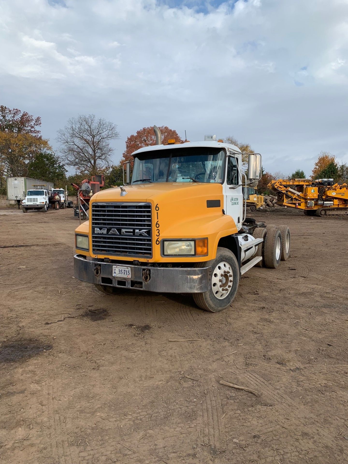 1999 MACK CH613 T/A Truck Tractor, VIN 1M1AA13Y7XW108468, 291,298 Miles Indicated - Image 2 of 14