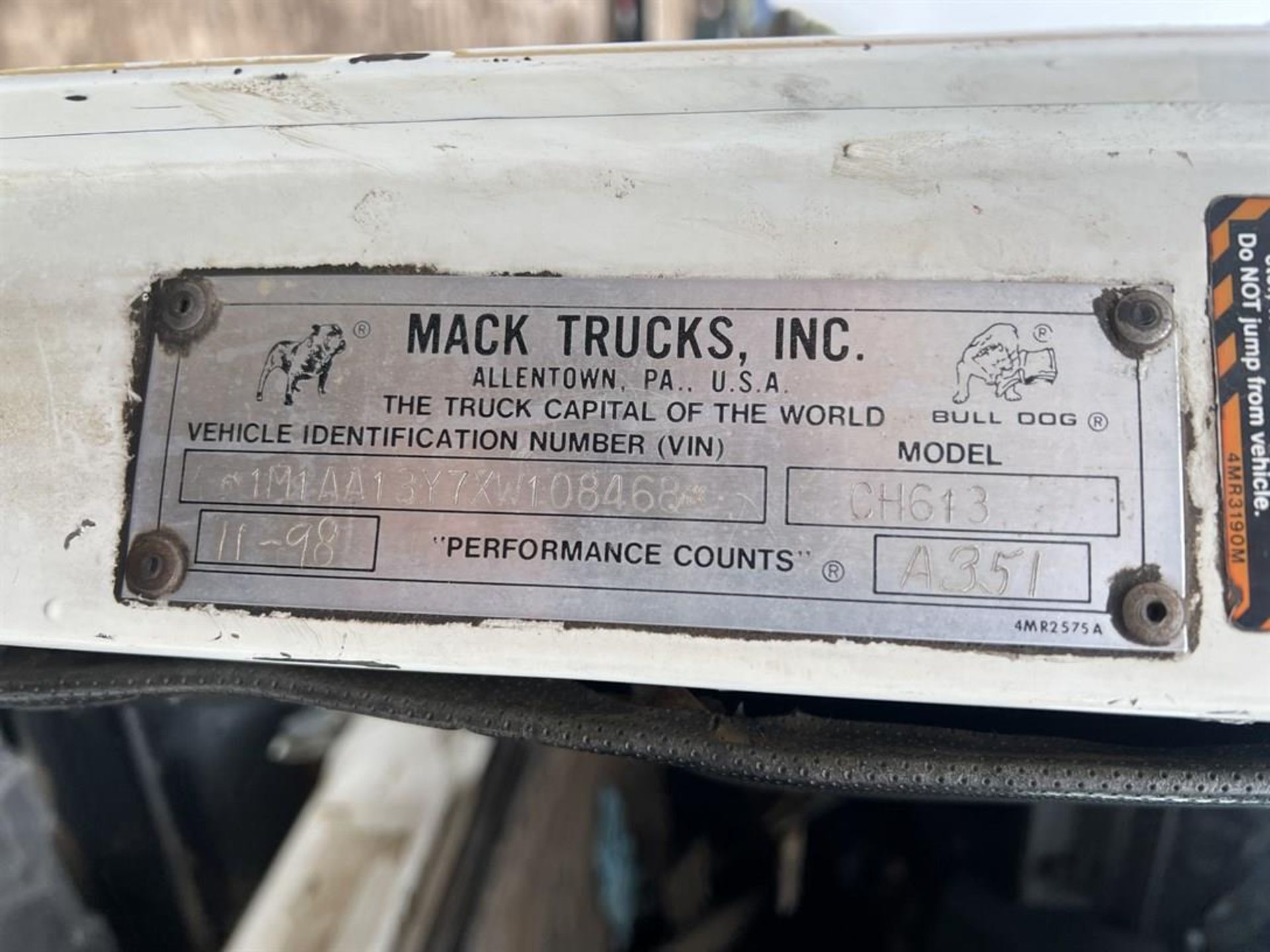 1999 MACK CH613 T/A Truck Tractor, VIN 1M1AA13Y7XW108468, 291,298 Miles Indicated - Image 7 of 14