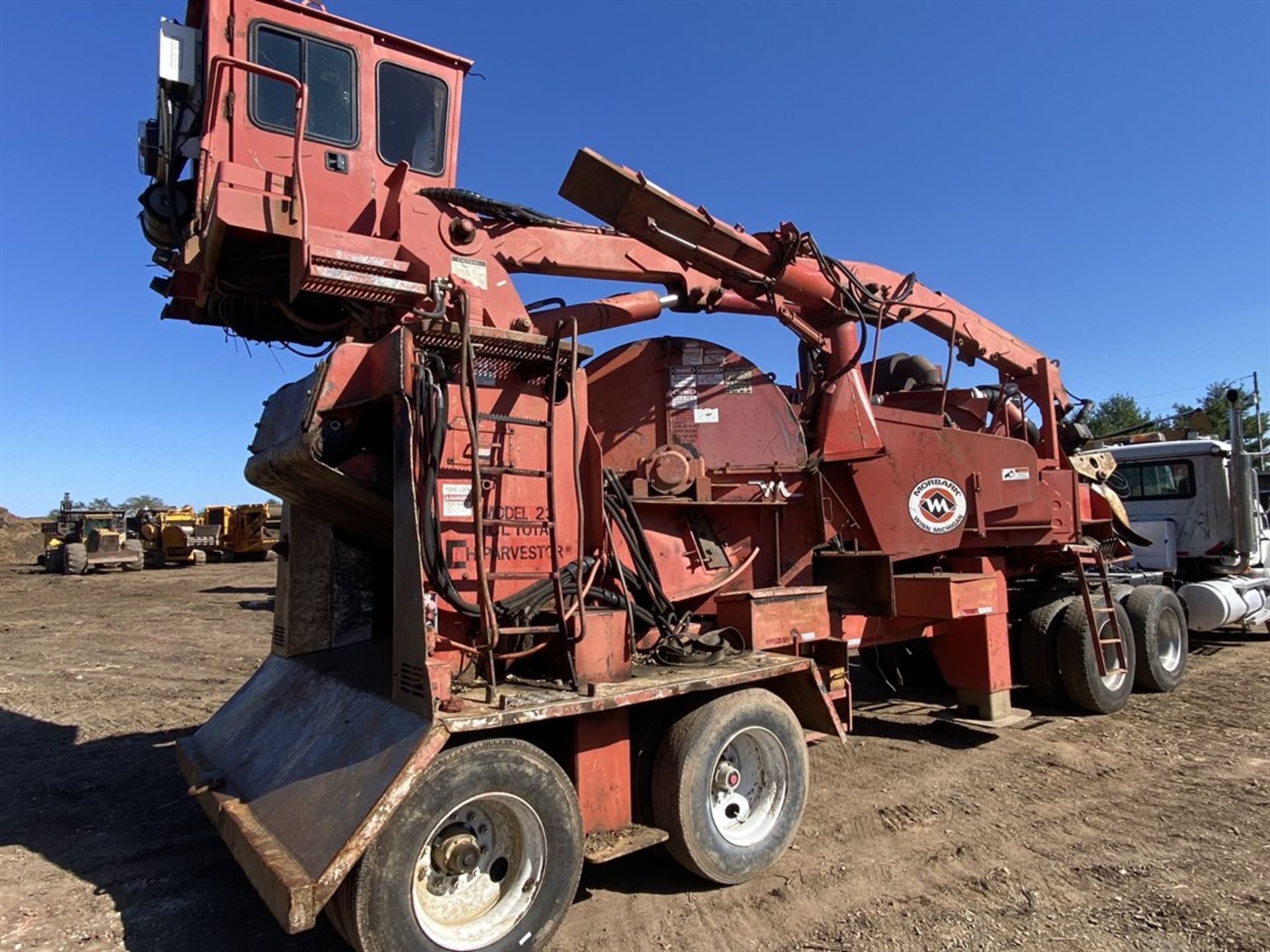 2012 MORBARK 23WCL CHIPARVESTER Whole Tree Chipper, s/n 194, w/ CAT 800 hp Engine, Compressor, - Image 2 of 10