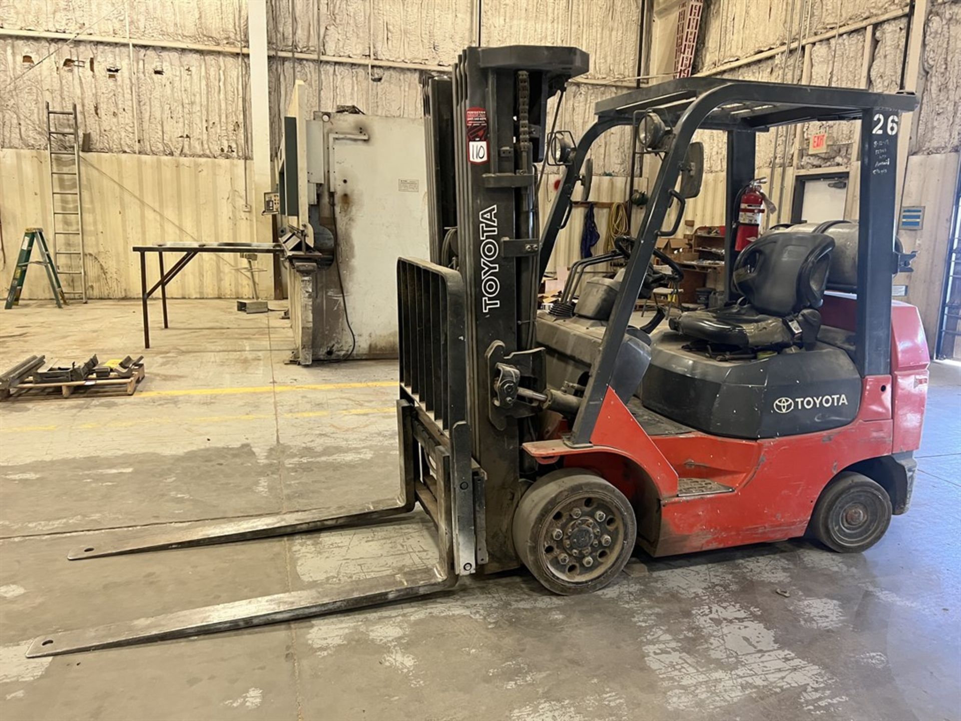 TOYOTA 7FGCU25 LP Forklift, s/n 86399, 5000 LB Capacity, Quad Mast, Side Shift, 5’ Fork Length