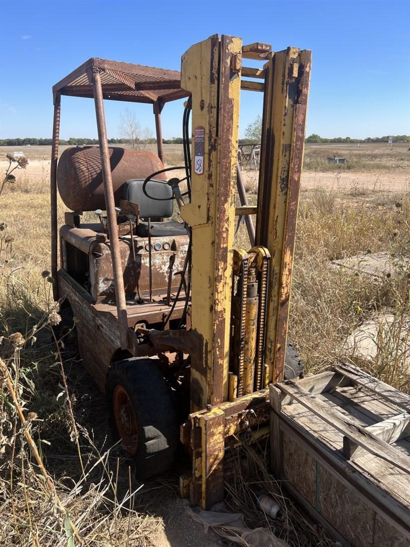 Unknown Make Forklift (For parts)