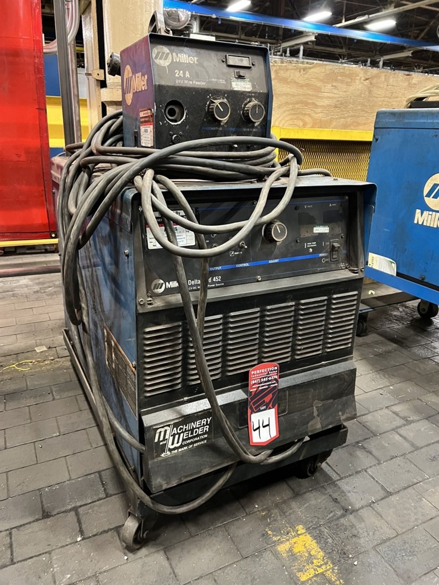 MILLER Deltaweld 452 MIG Welder, s/n LH480471C, w/ Miller 24A Wire Feed - Image 2 of 5