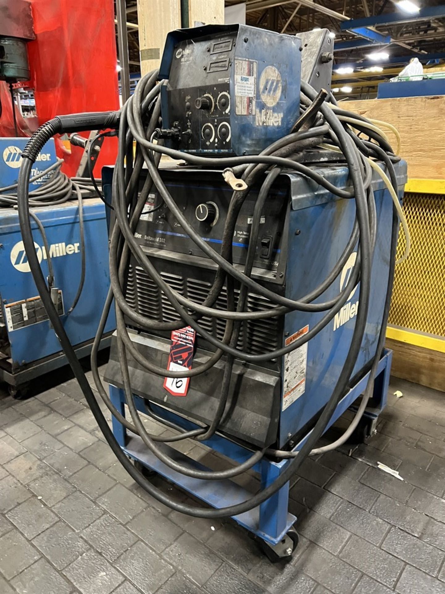 MILLER Deltaweld 302 MIG Welder, s/n KJ274692, w/ Miller 60 Series Wire Feed - Image 2 of 4