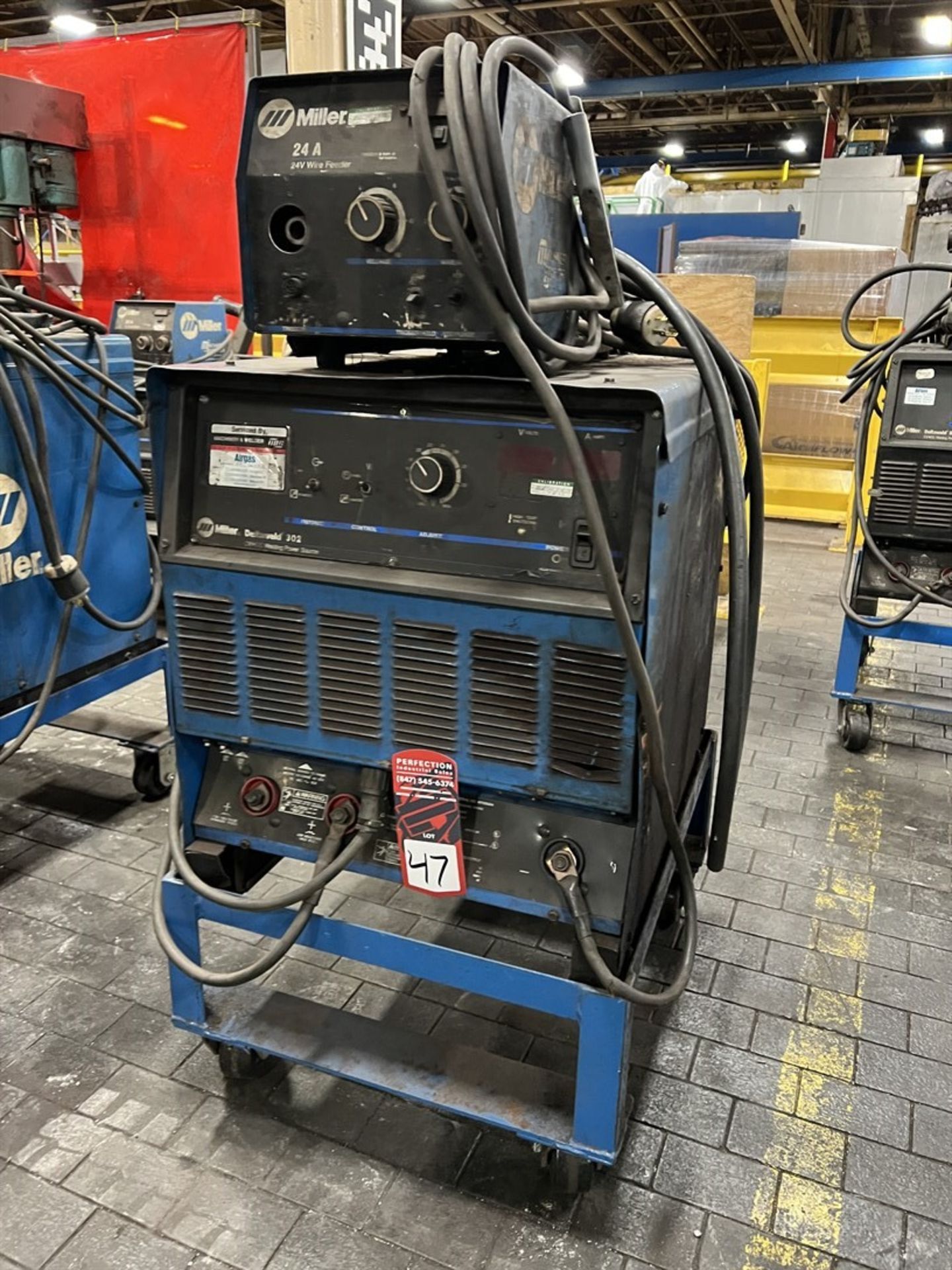 MILLER Deltaweld 302 MIG Welder, s/n KF929264, w/ Miller 24A Wire Feed - Image 2 of 4