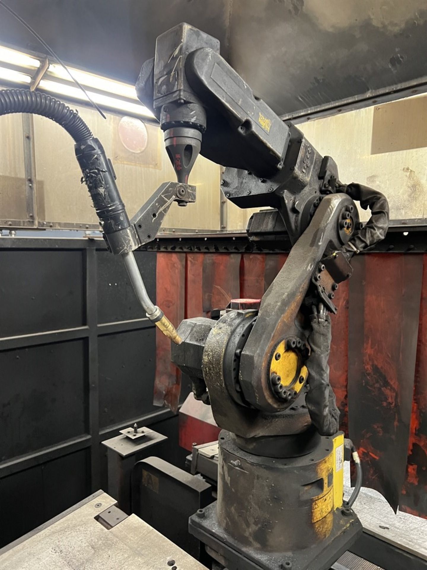 2005 LINCOLN/GENESIS Welding Cell Comprising, FANUC Arc Mate 100iB/6S Welding Robot w/ Fanuc - Image 10 of 11