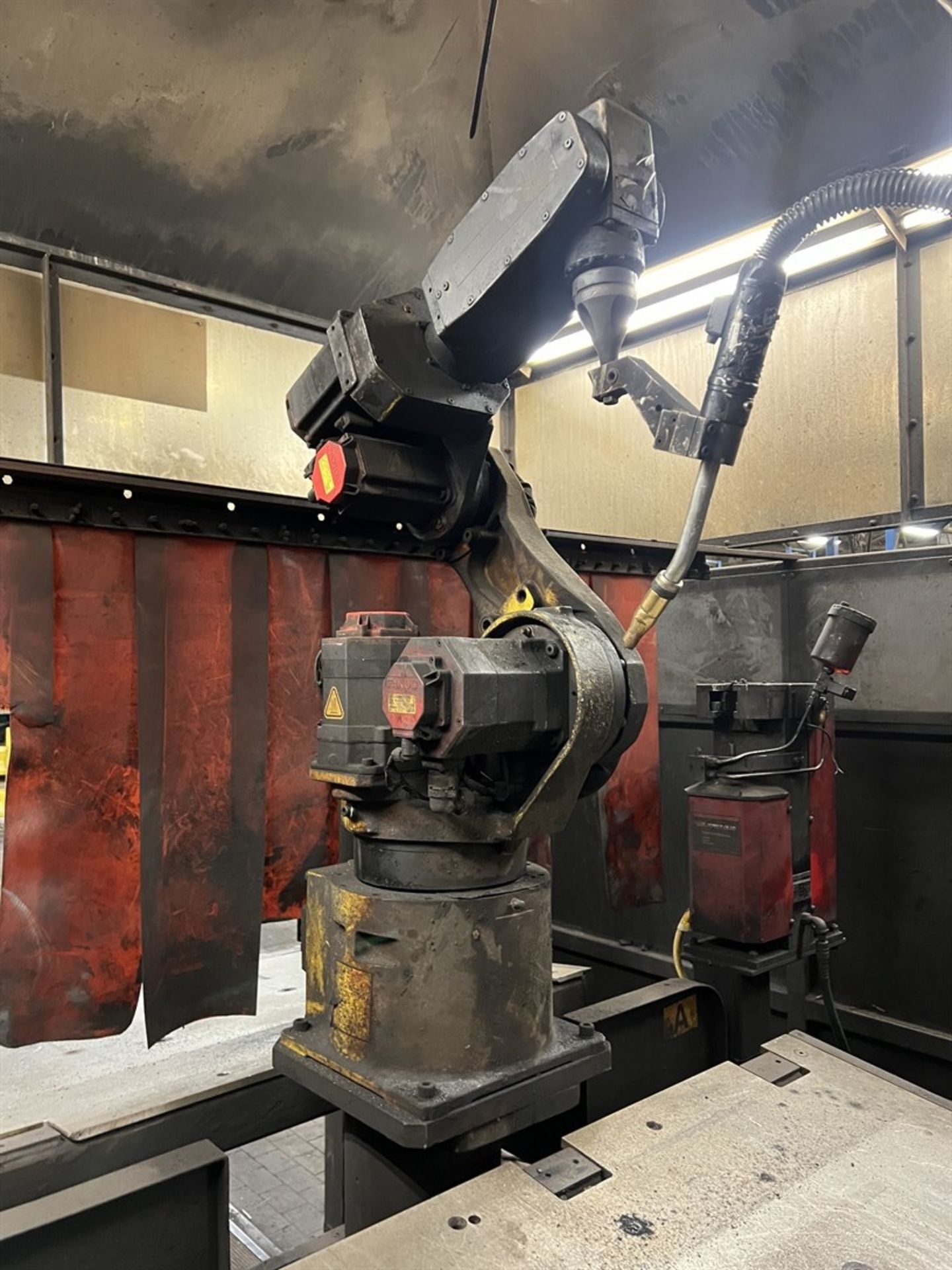 2005 LINCOLN/GENESIS Welding Cell Comprising, FANUC Arc Mate 100iB/6S Welding Robot w/ Fanuc - Image 11 of 11