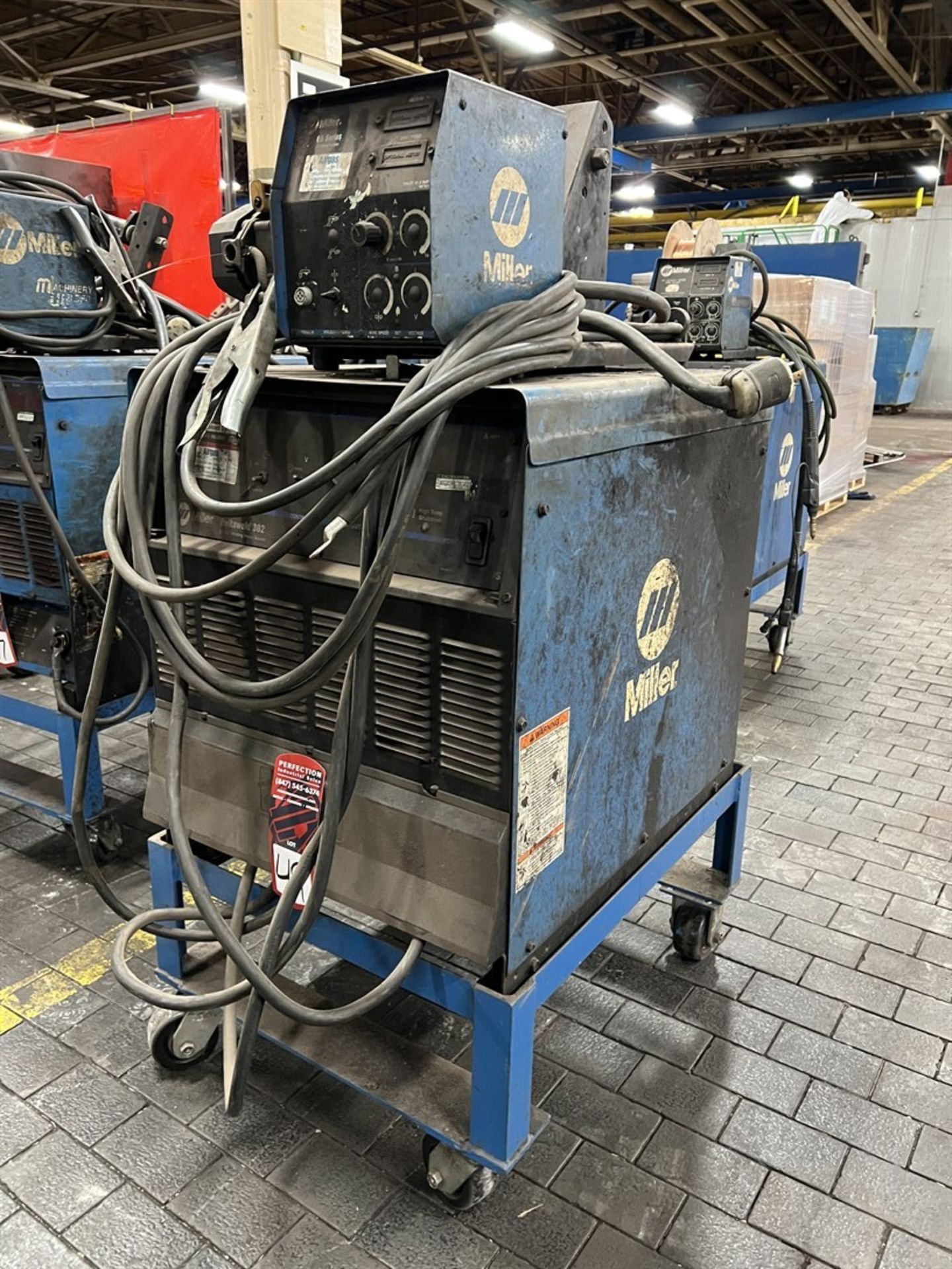 MILLER Deltaweld 302 MIG Welder, s/n KJ287462, w/ Miller 60 Series Wire Feed - Image 2 of 4