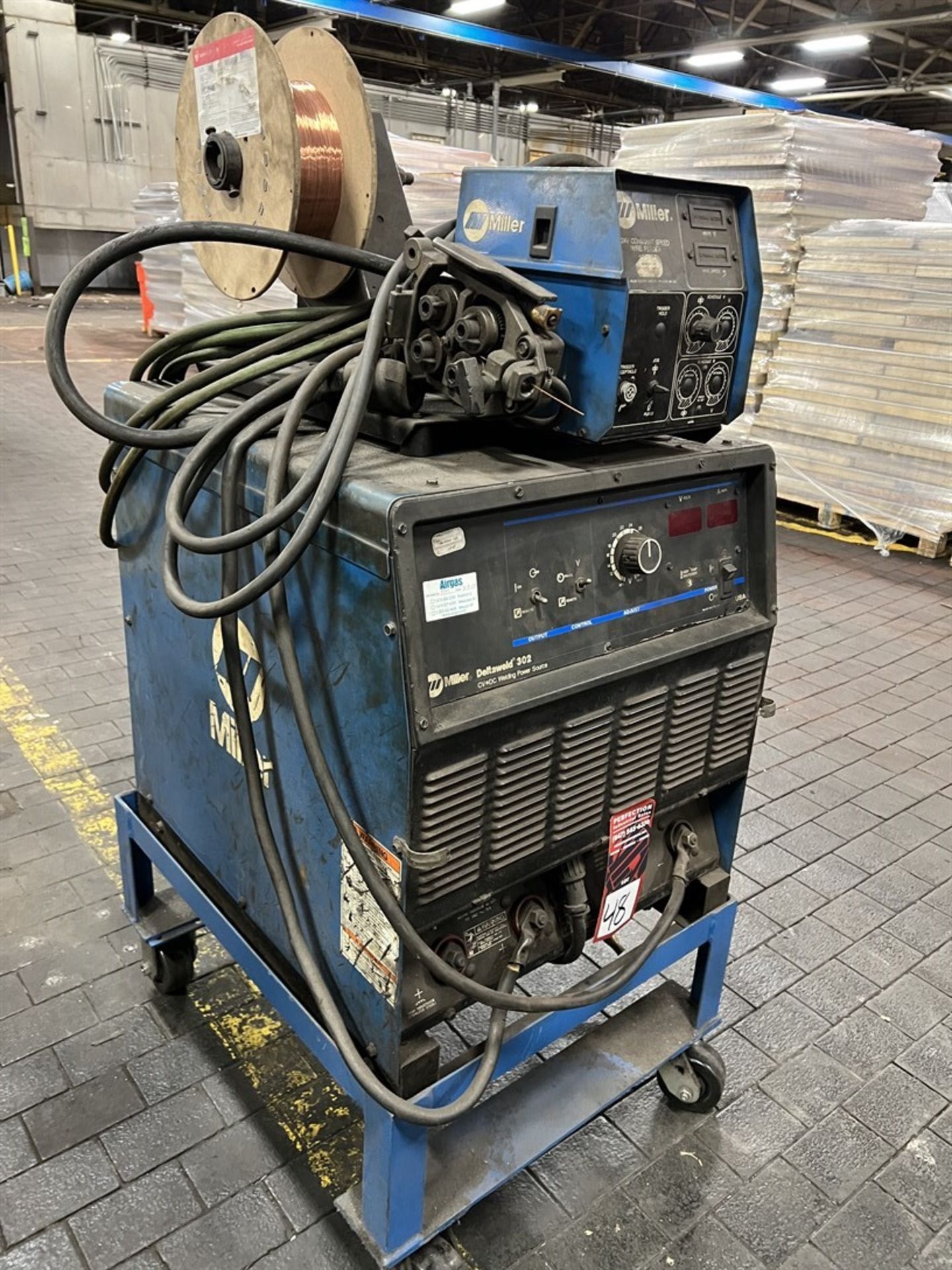 MILLER Deltaweld 302 MIG Welder, s/n KF942022, w/ Miller 24V Wire Feed - Image 2 of 5