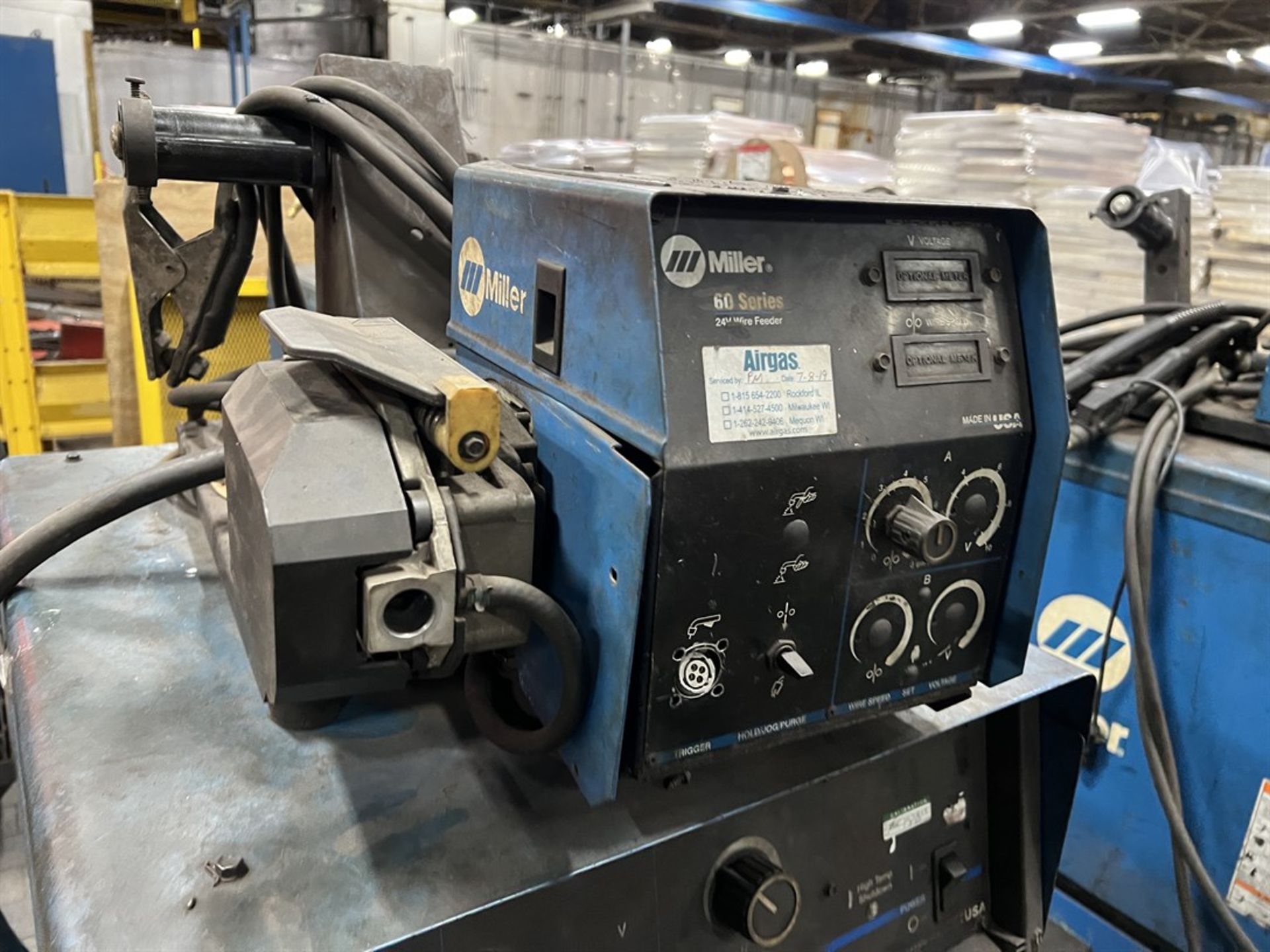 MILLER Deltaweld 302 MIG Welder, s/n KJ281204, w/ Miller 60 Series Wire Feed - Image 4 of 6